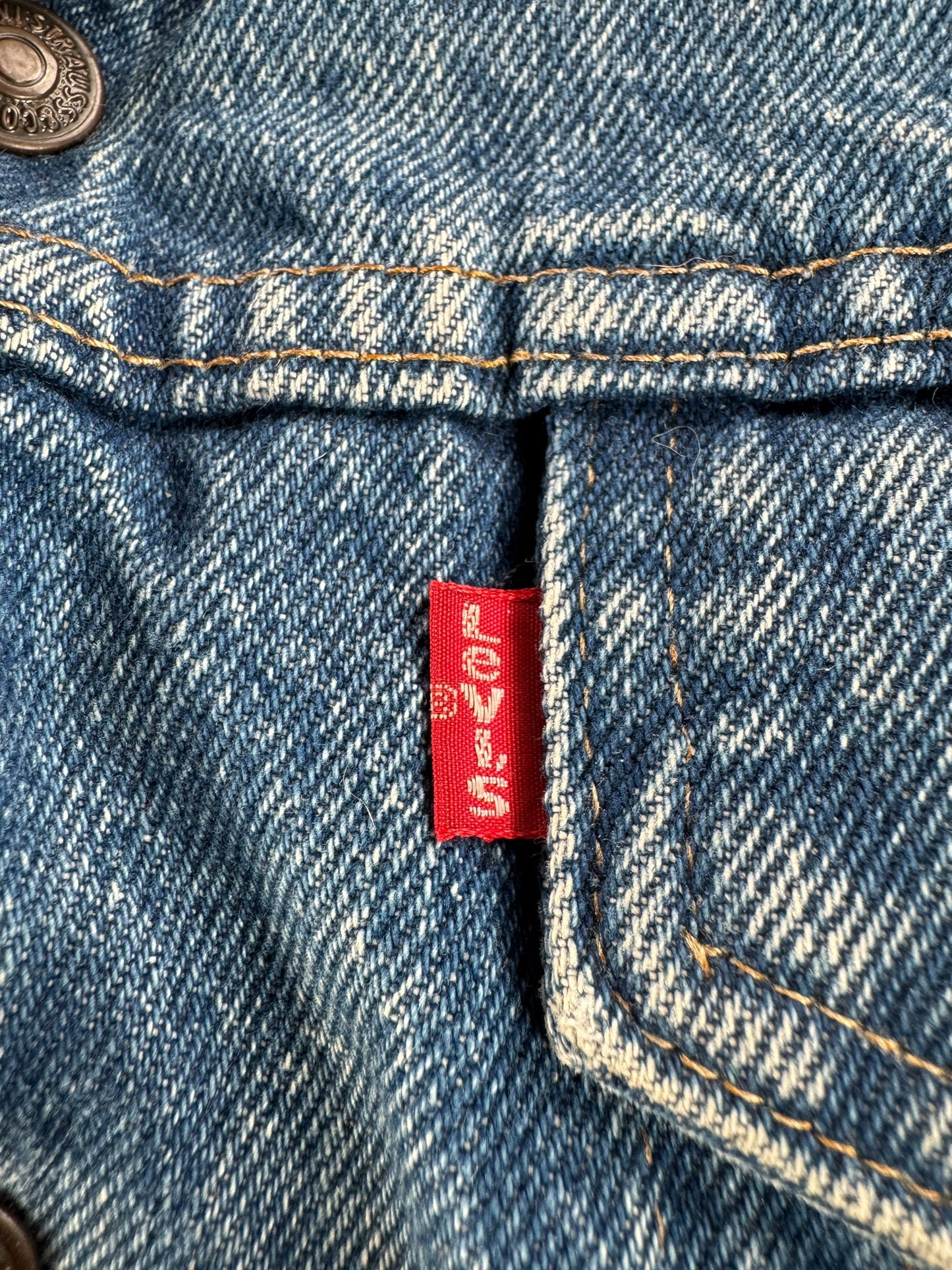 Label on Vintage Levi's Sherpa Lined Denim Trucker Jacket SZ 40