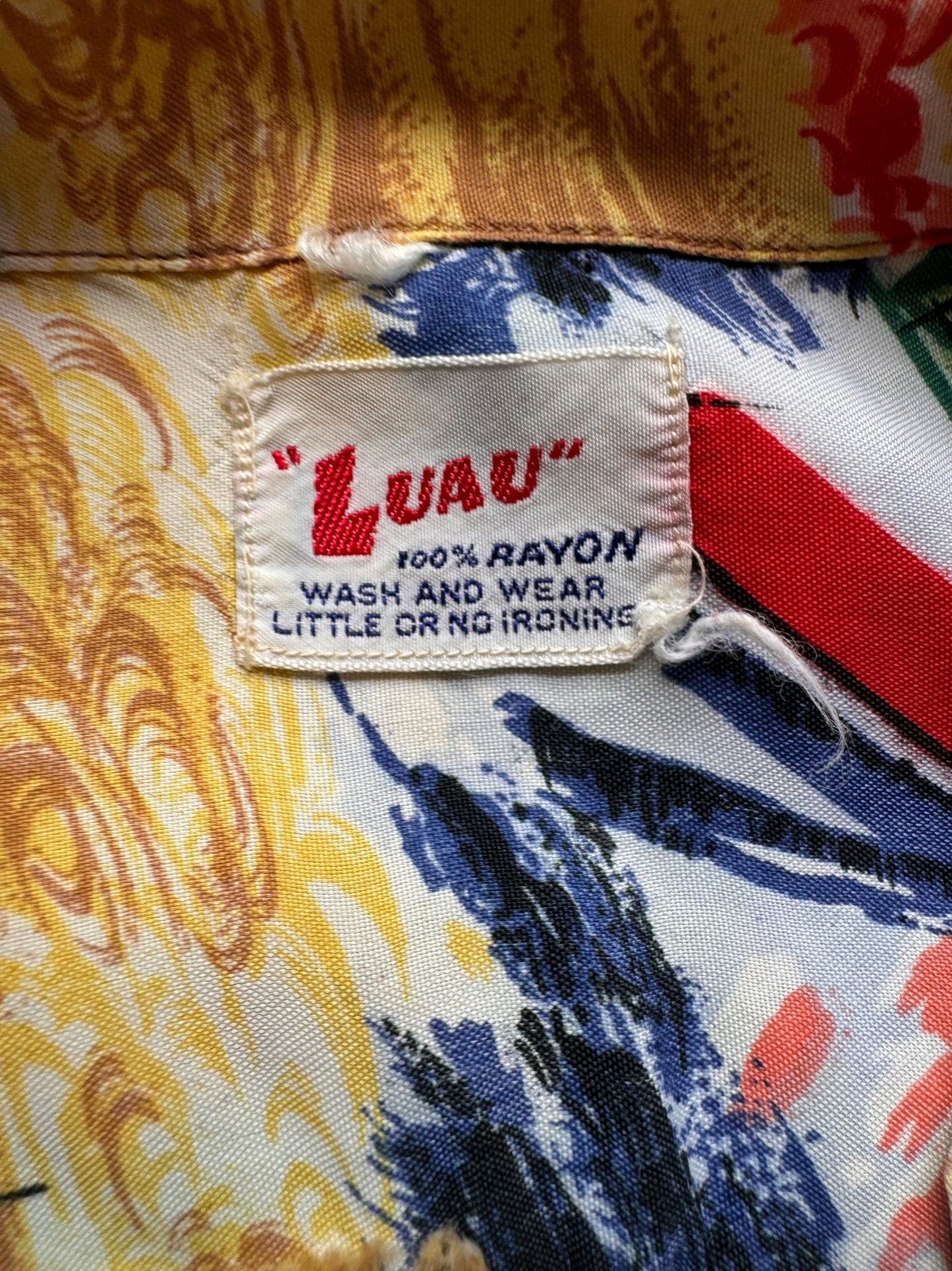 tag on Vintage Distressed Luau Rayon Aloha Shirt SZ M