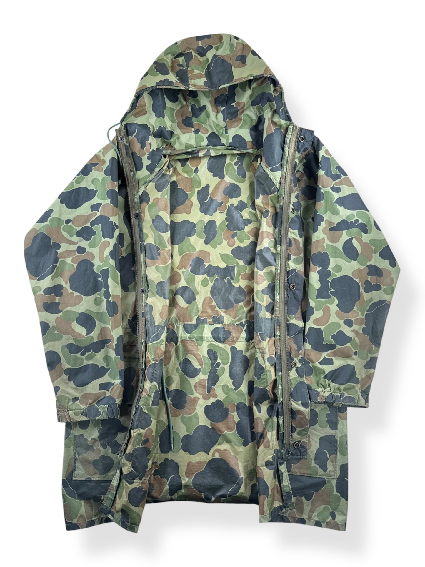 Inside of Vintage Eddie Bauer Camo Rain Jacket SZ M