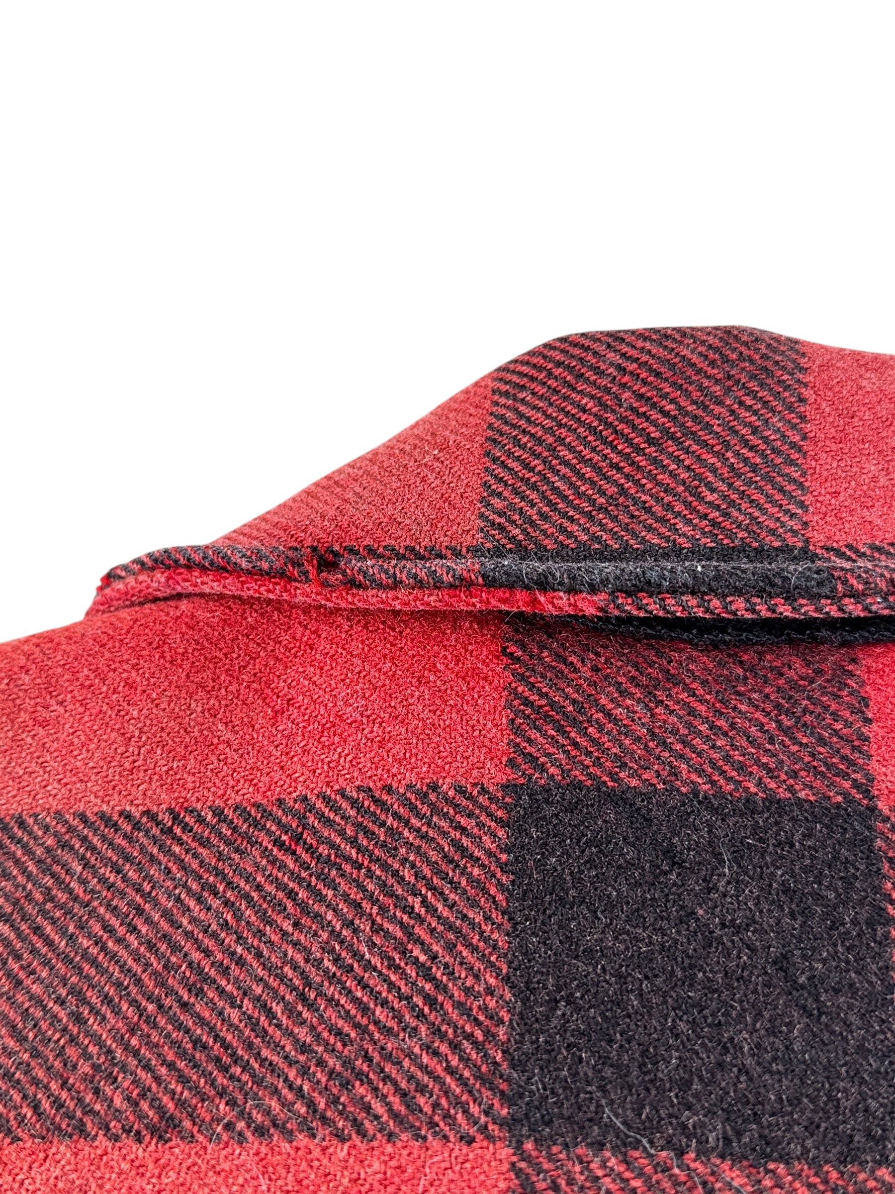 Ware on the back of the collar of Vintage 80’s Filson Double Mackinaw SZ 44