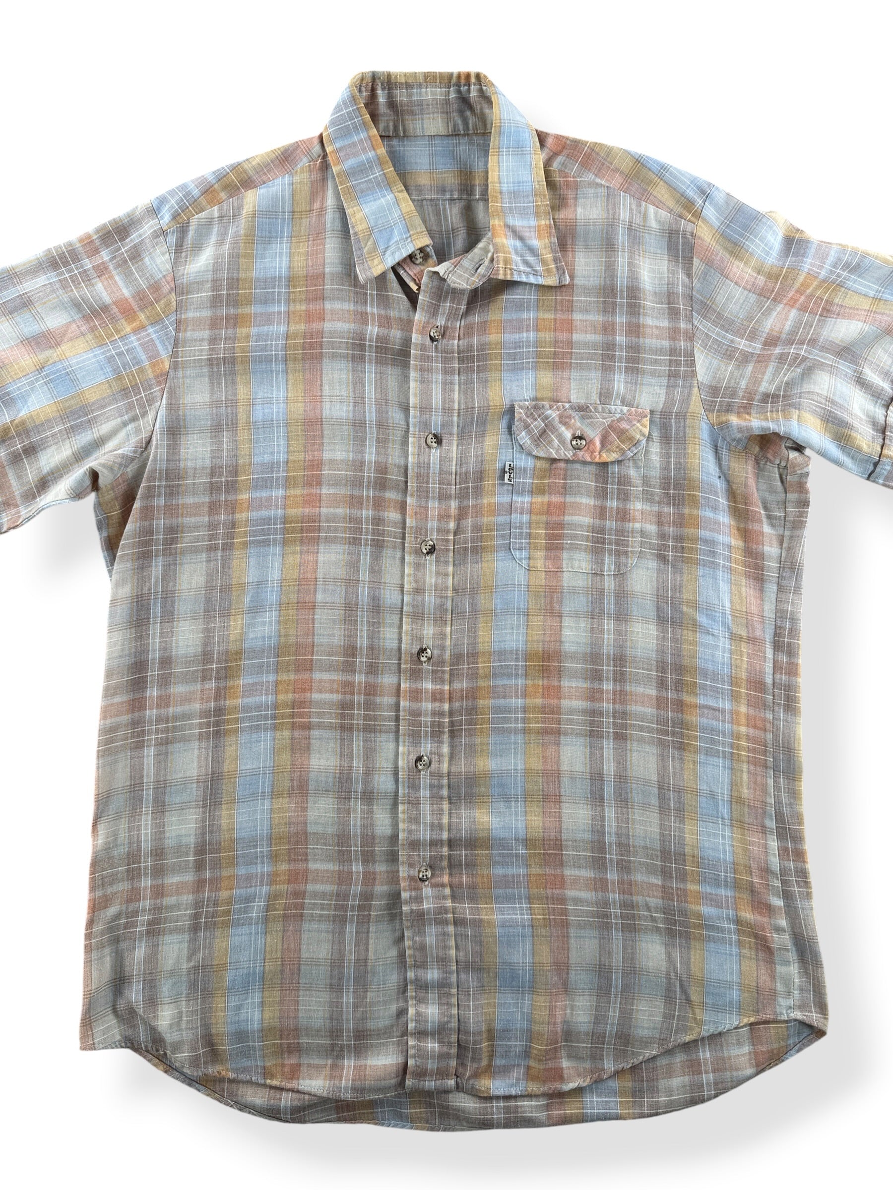 Front Close Up of Vintage Levi's Plaid Short Sleeve Shirt SZ L