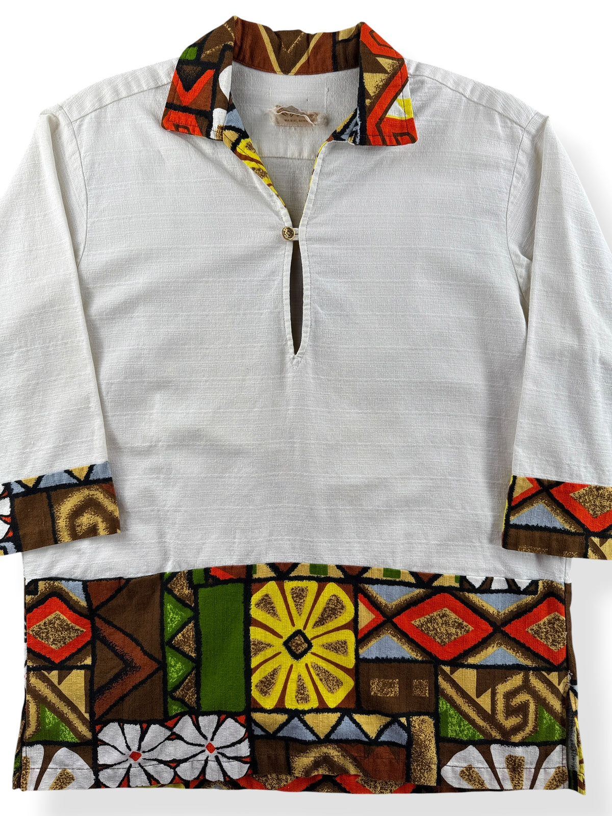 Close-up of Vintage Polynesian Bazaar Aloha Pullover Shirt SZ M