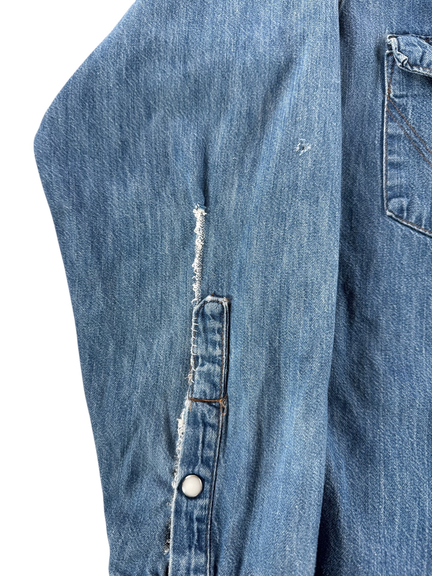 Repair on Vintage Wrangler Denim Pearlsnap SZ 17x35 (Fits XL)