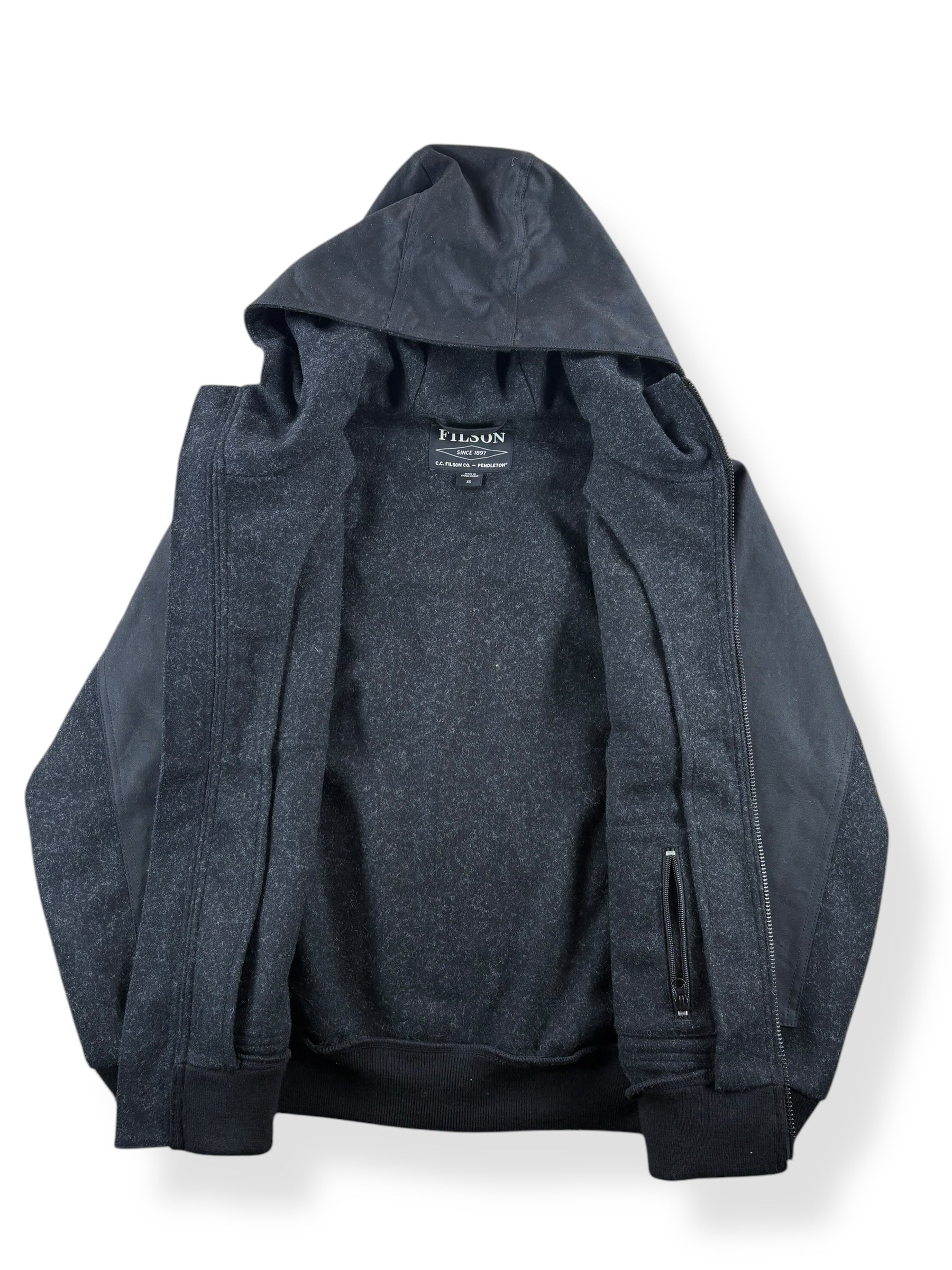 Inside of Modern Filson Charcoal Mackinaw Foul Weather Hoodie SZ XS