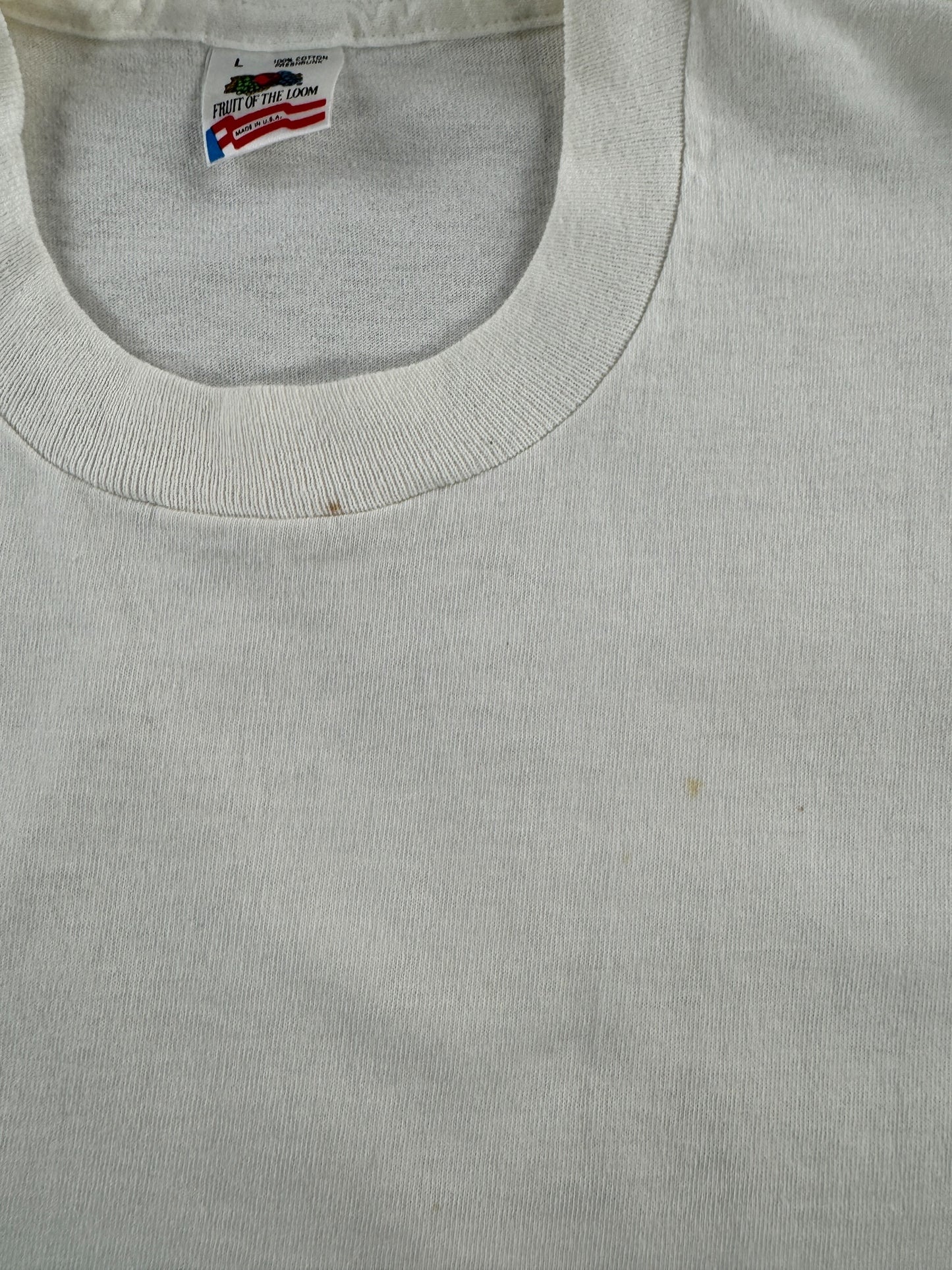 Staining on Vintage 100% Cotton Fruit Of The Loom Blank White Tee SZ L (Fits M)