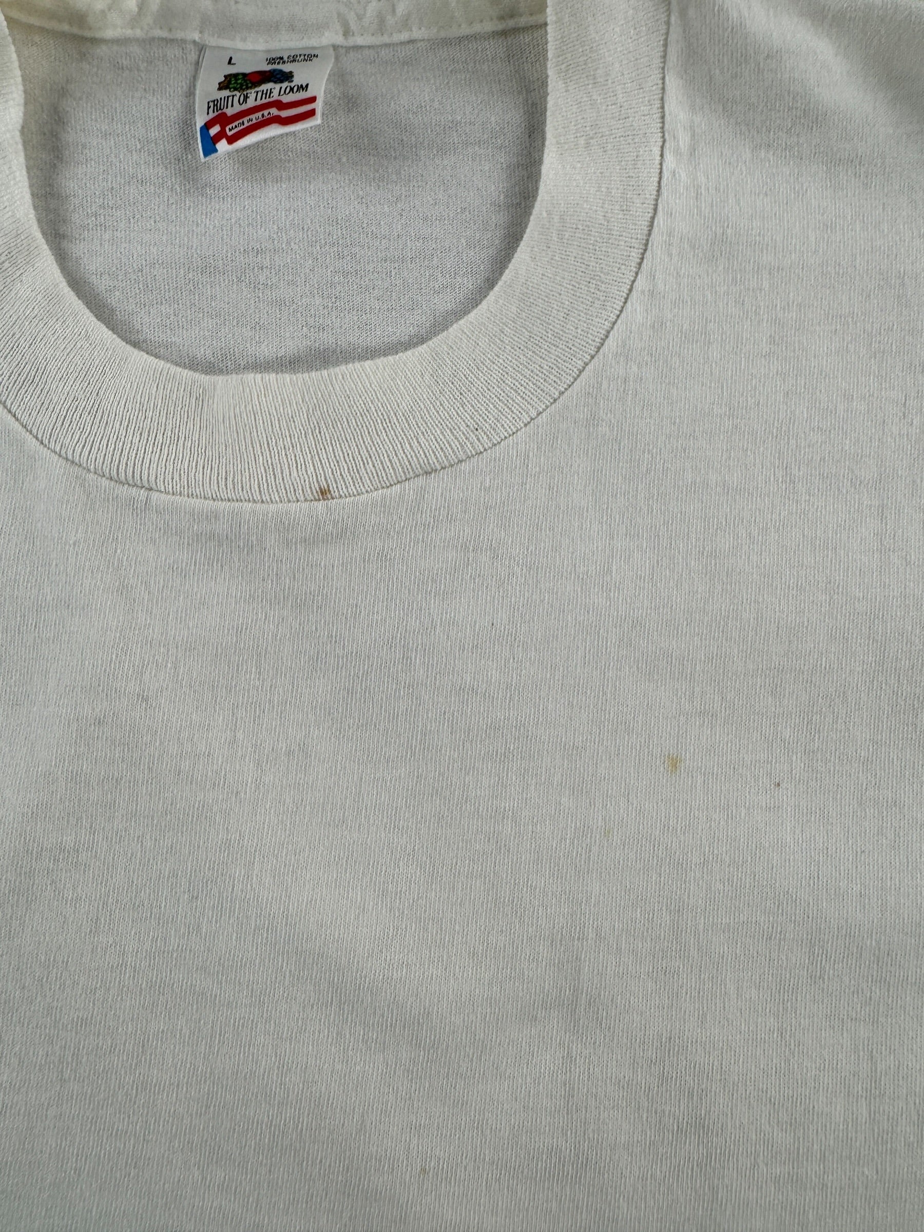 Staining on Vintage 100% Cotton Fruit Of The Loom Blank White Tee SZ L (Fits M)
