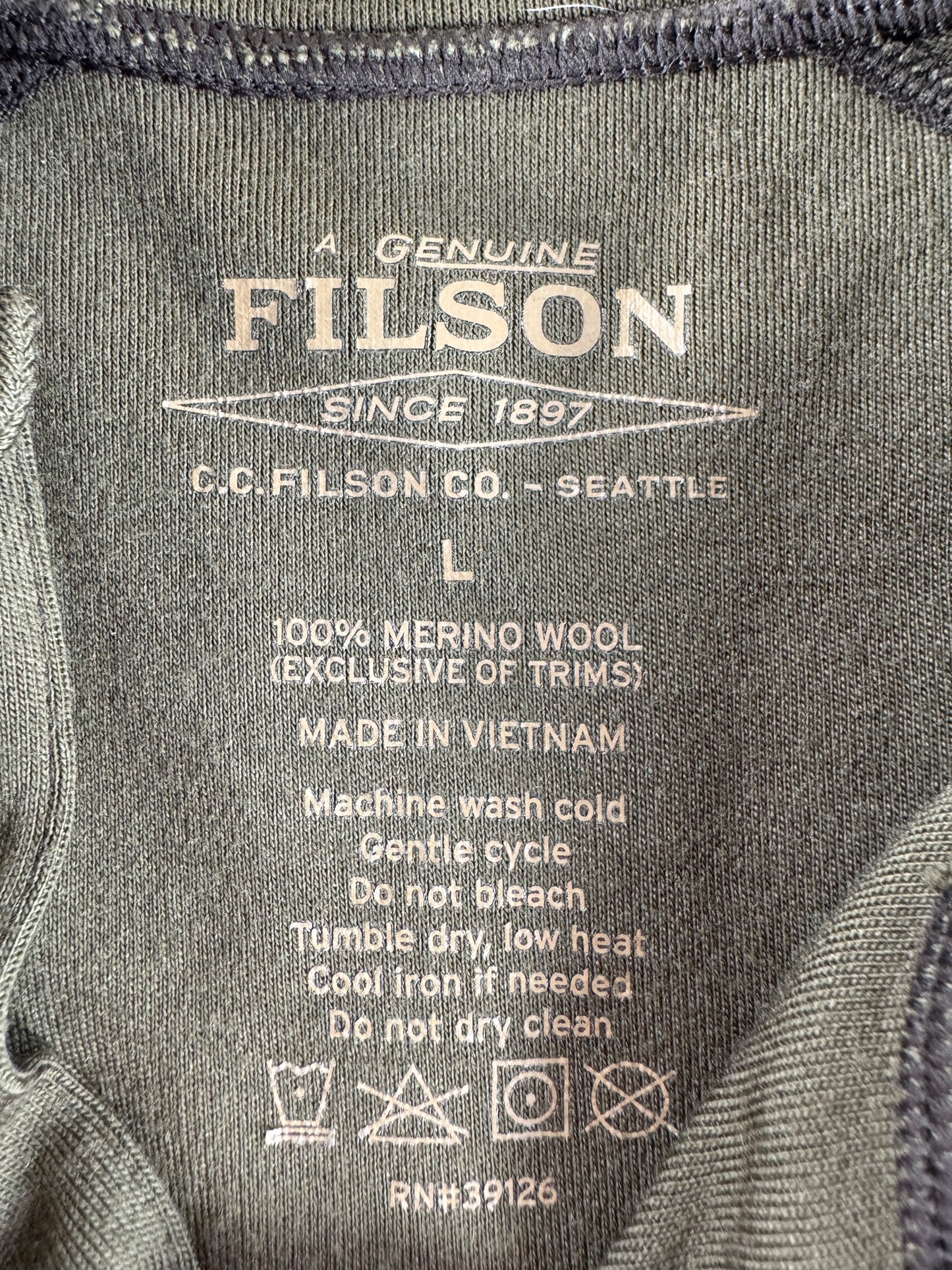 Label on Filson Merino Wool Long Sleeve Half-zip SZ L