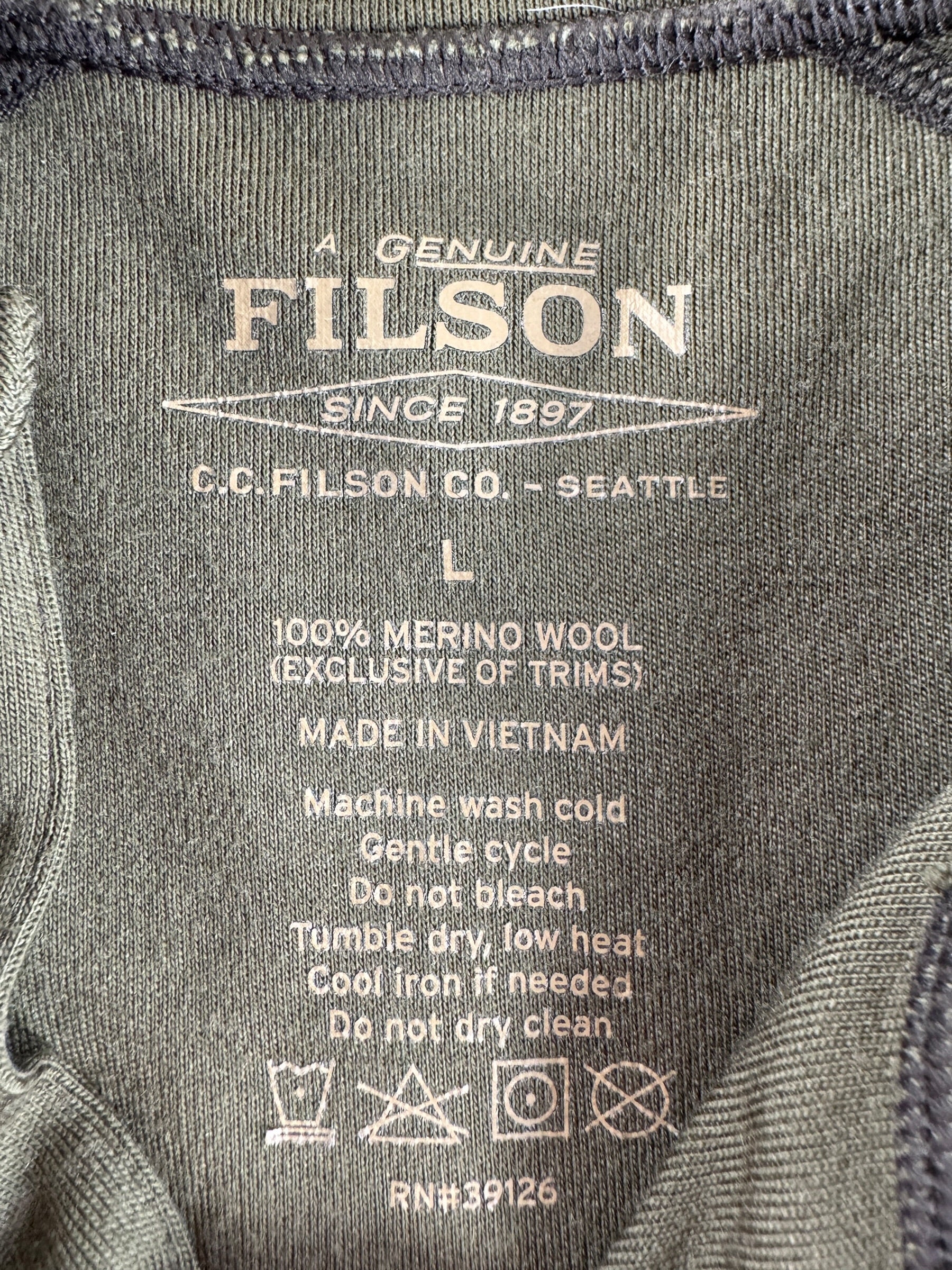 Label on Filson Merino Wool Long Sleeve Half-zip SZ L