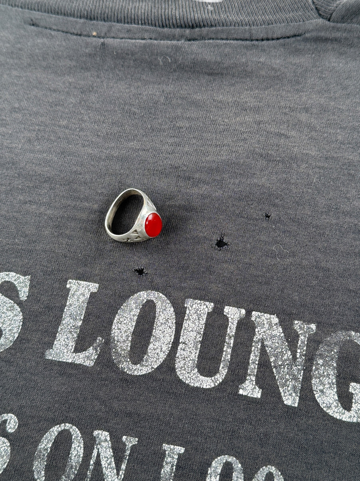 Holes on back of Vintage 80s Perfectly Thrashed Sex/Bar Tee SZ XL