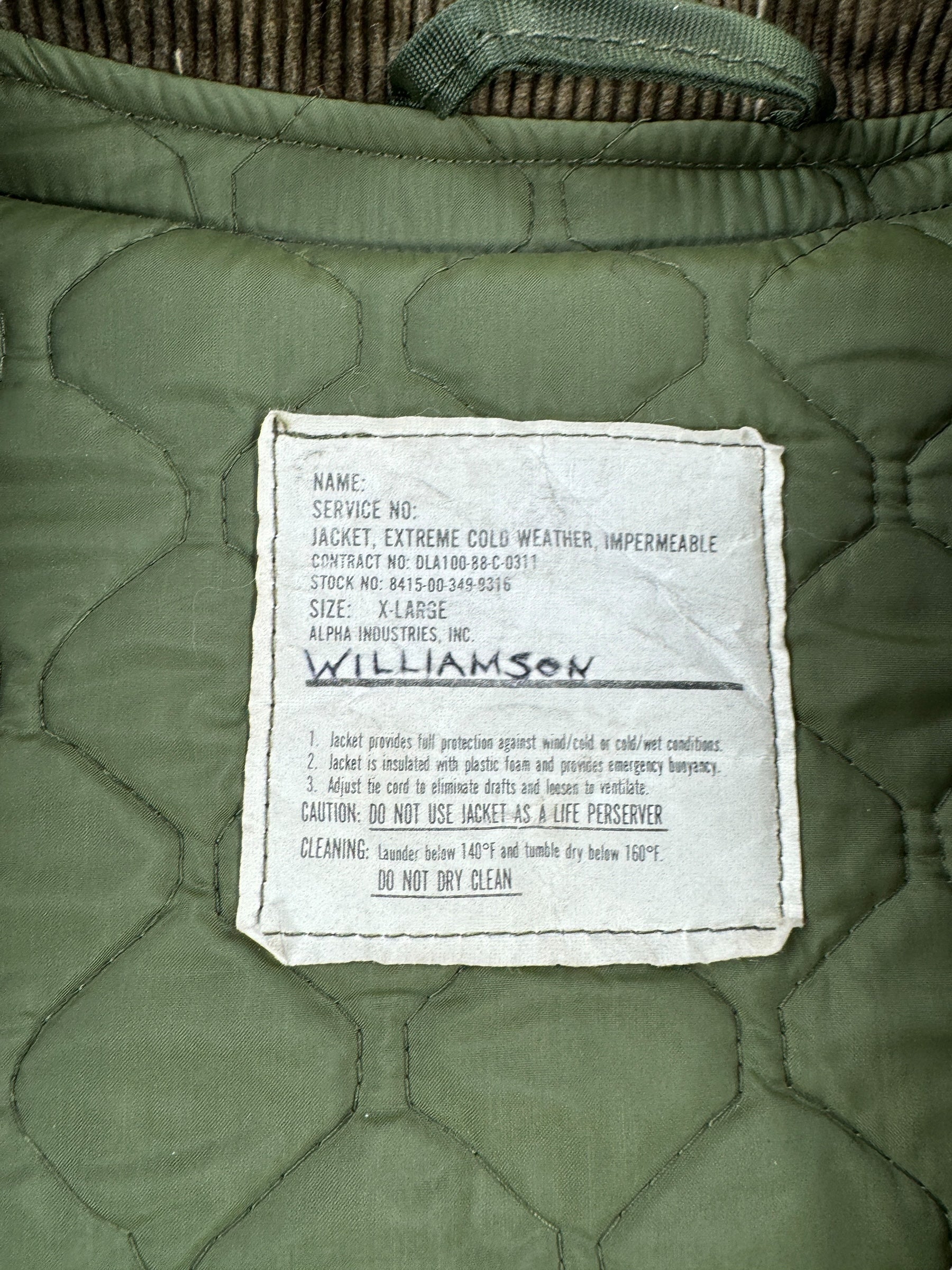 Tag on Vintage Extreme Cold Weather Military Jacket SZ XL