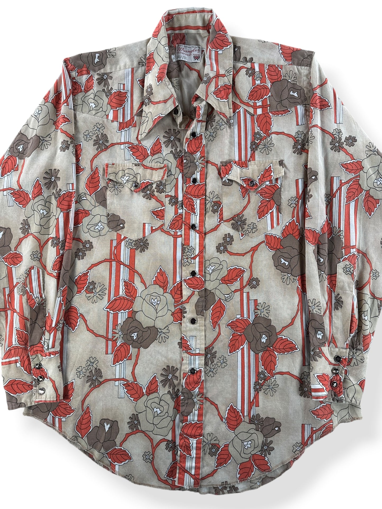 Front Close Up of Vintage Wrangler Psychedelic Rose Print Pearlsnap SZ 17-34
