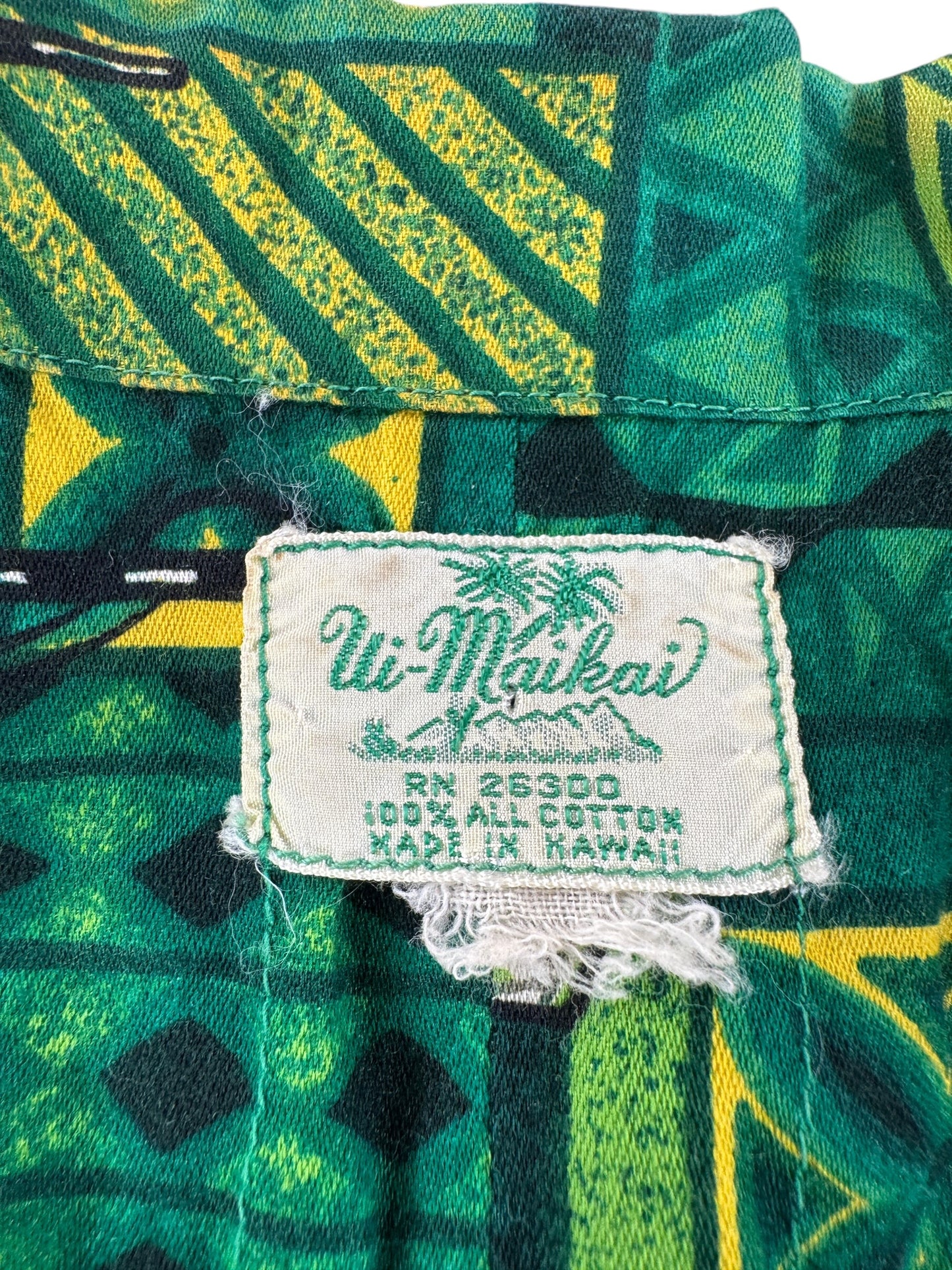 Label on Vintage Ui Maikai Green Cotton Aloha Shirt SZ M