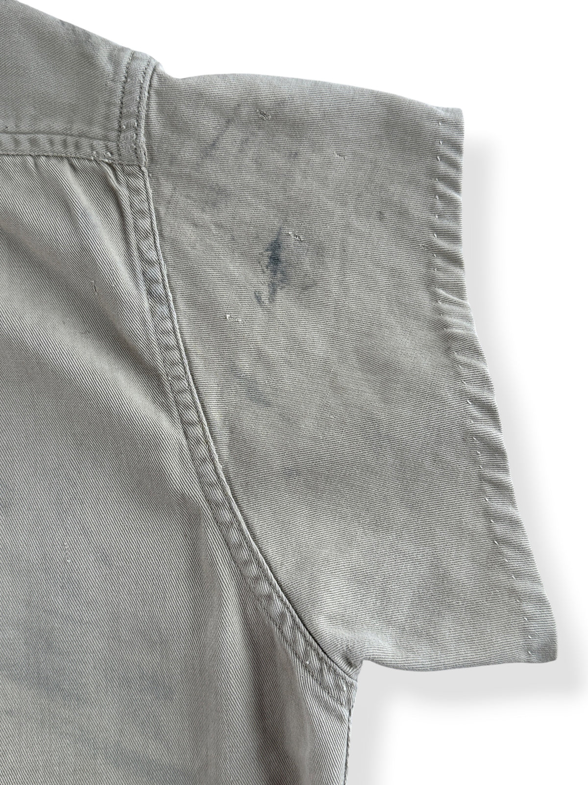 Small stain on back sleeve of Vintage 1960s Distressed Big Mac Penney's Work Shirt SZ M