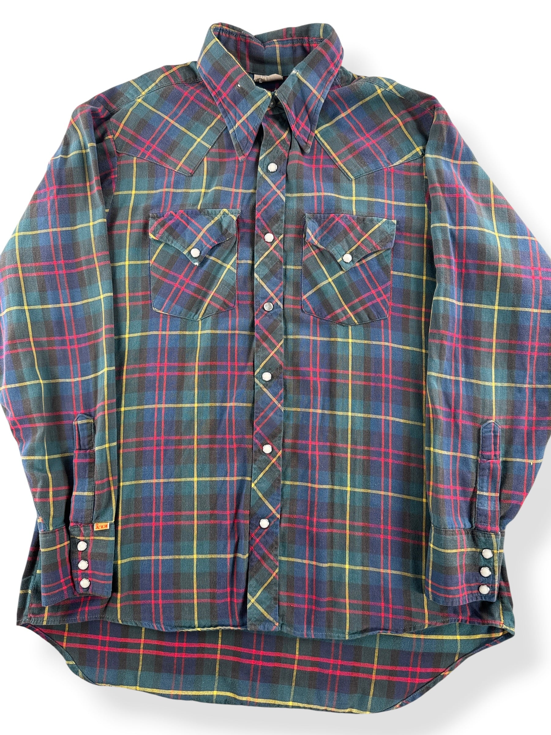 Close-up of Vintage Ely Plains Rider Flannel Pearlsnap SZ 16 1/2