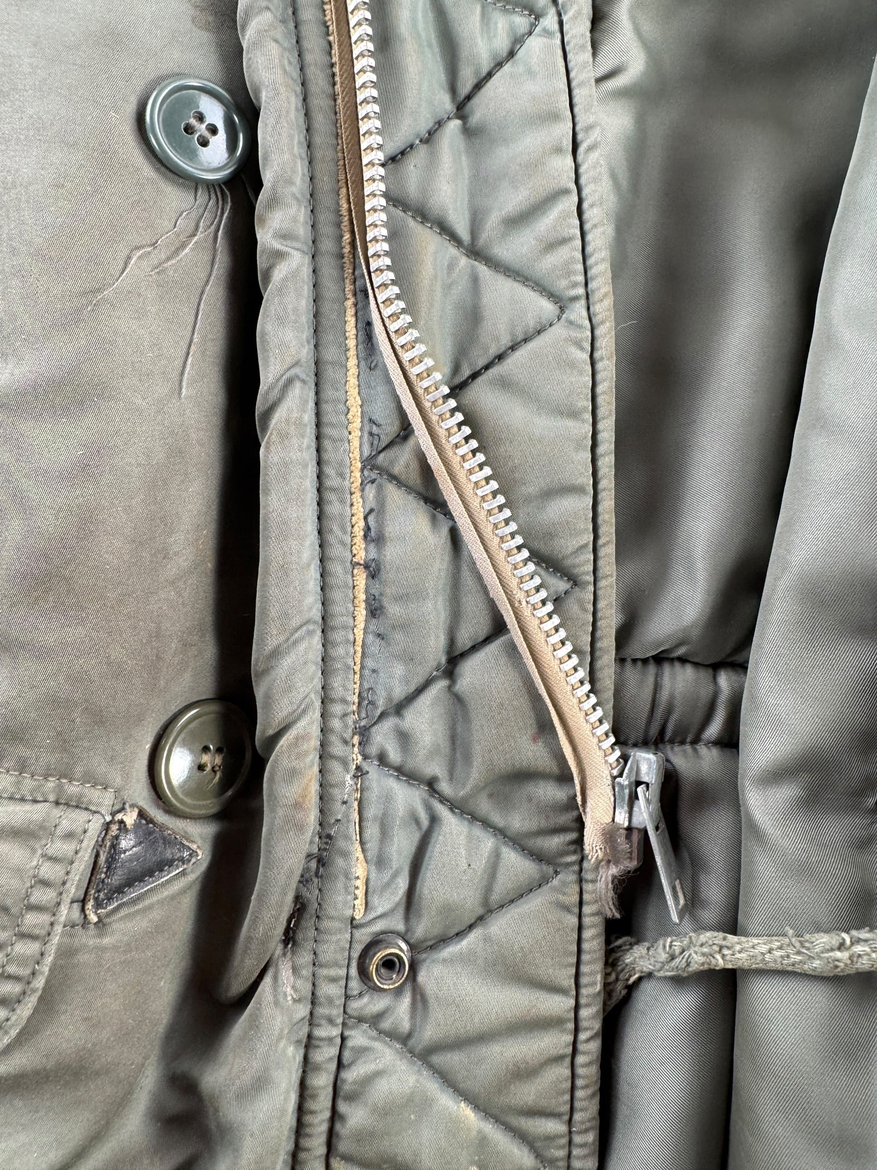 Broken Zipper on Vintage Thrashed N-3B Snorkel Parka SZ L AS IS