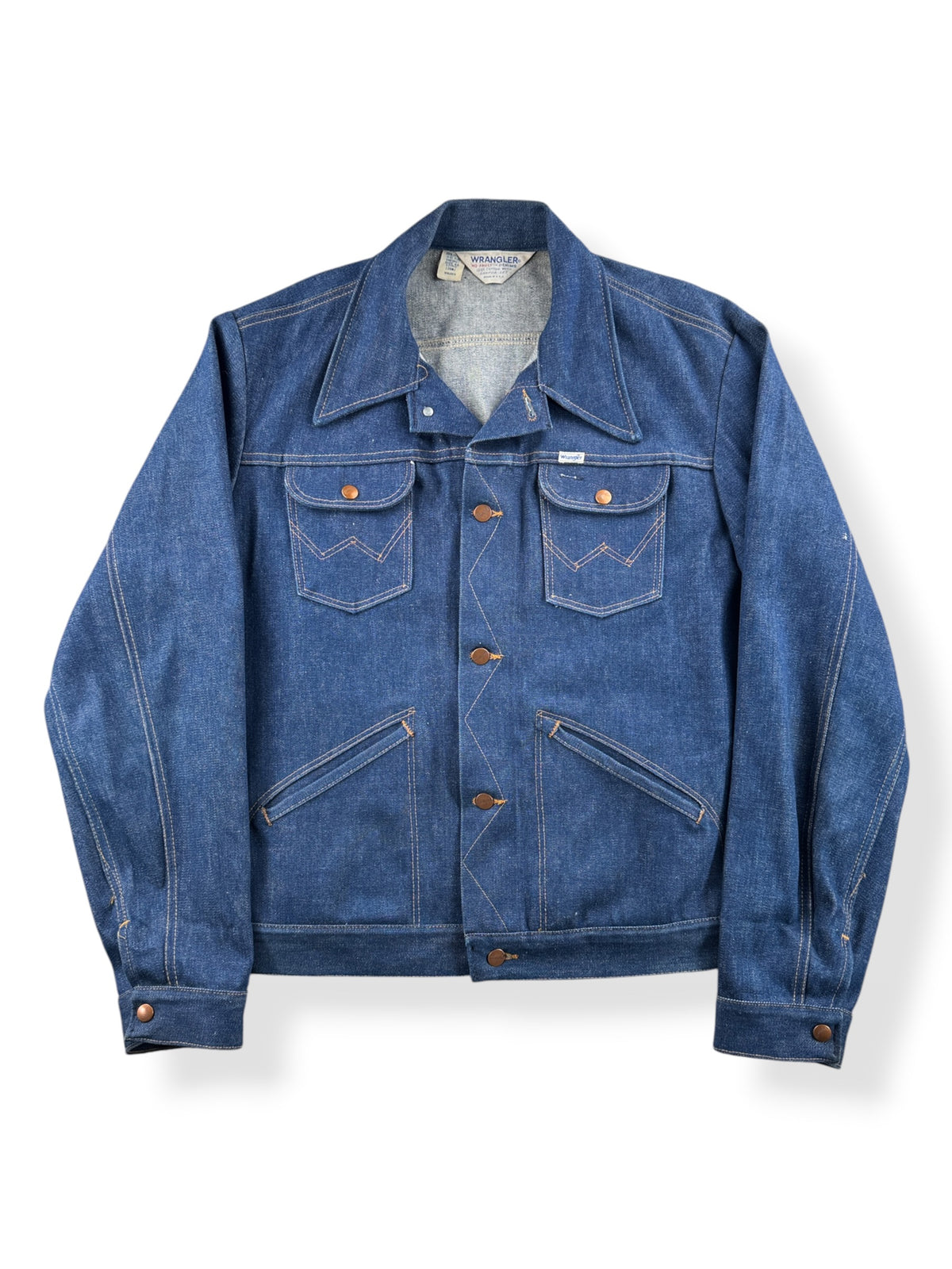 Front of Vintage Dark Wash Wrangler 136MJ No Fault Denim Jacket SZ 46 Long