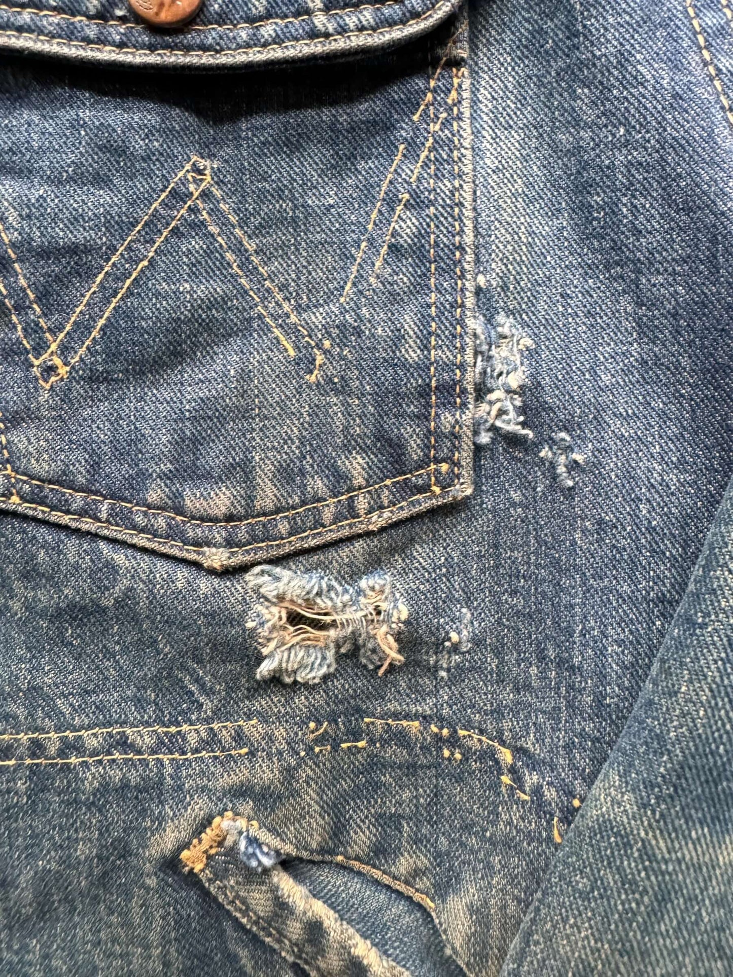 holes on front of Vintage Distressed Wrangler Blue Bell 124MJ Denim Jacket SZ 42