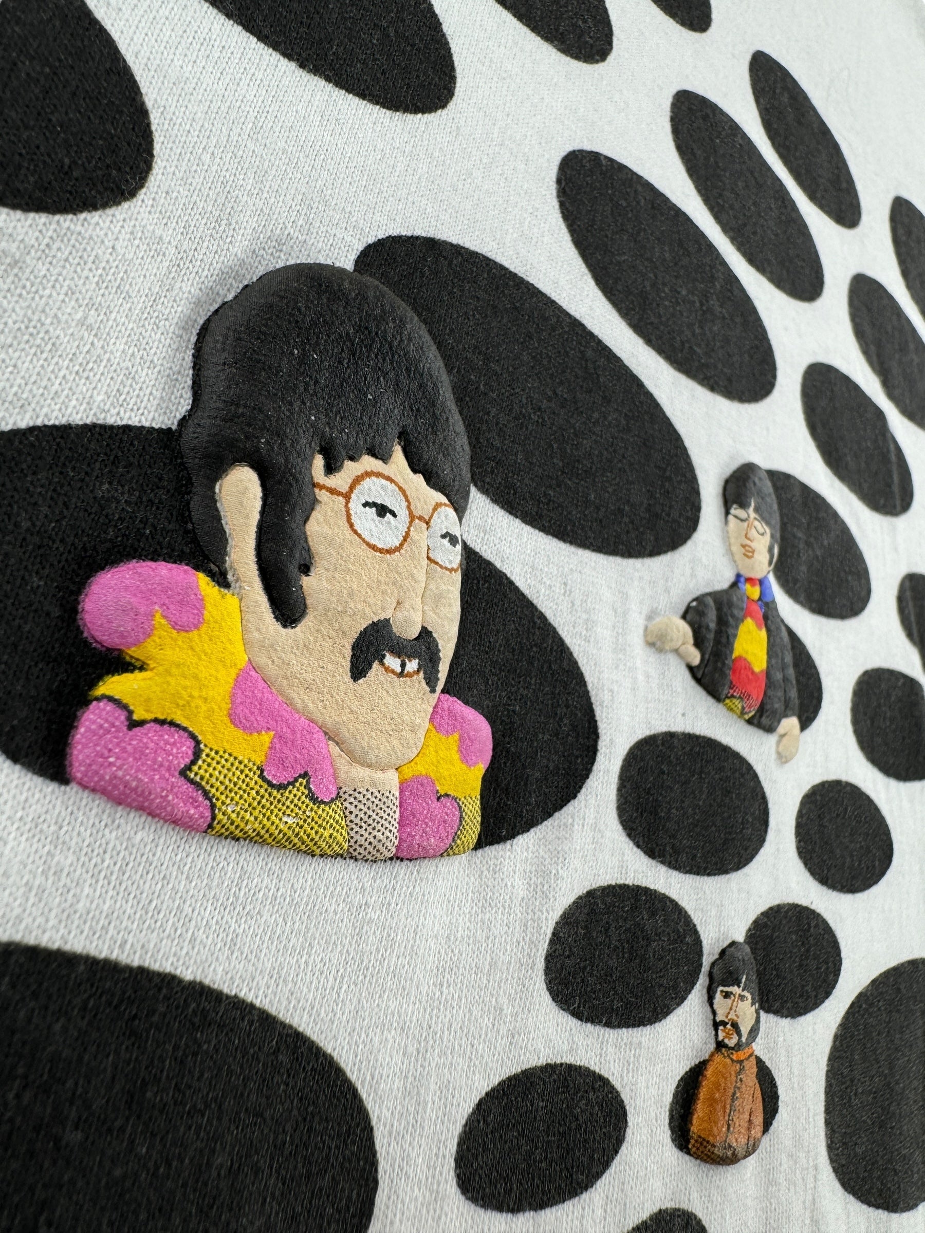 Texture on Vintage 90s Beatles Yellow Submarine 3D Tee SZ XL