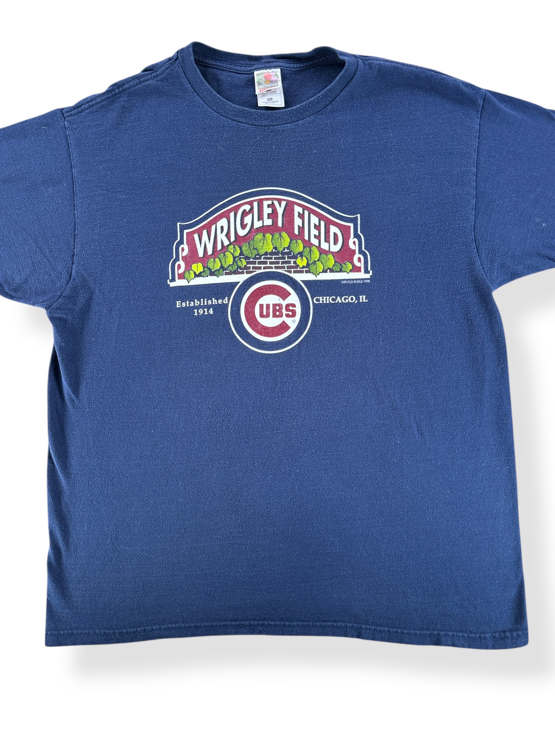 Front Close Up of Vintage Wrigley Field Cubs Tee SZ XL