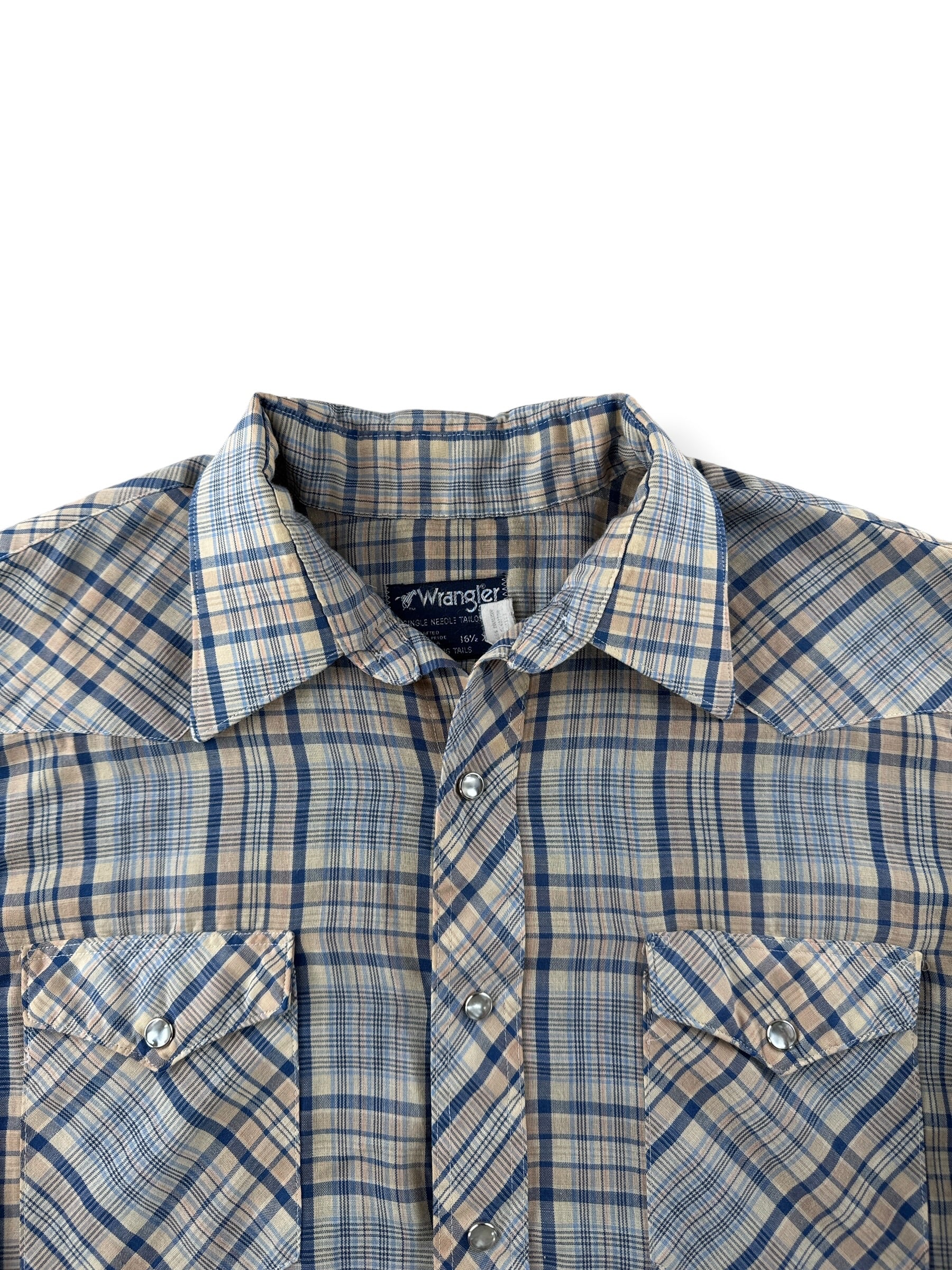 Collar on Vintage Wrangler Pearl Snap SZ 16 1/2