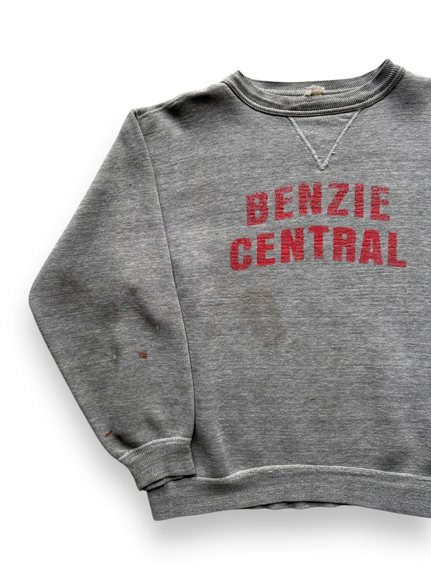 front right of Vintage Benzie Central Single V Crewneck SZ M