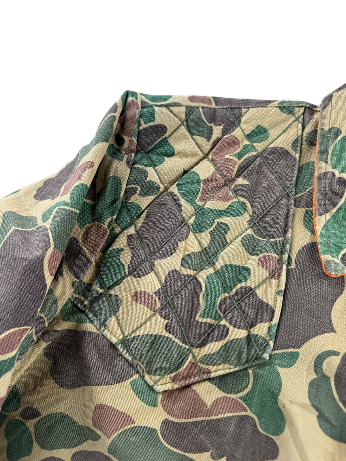 Shooting shoulder pad on Vintage Duck Camo Reversible Hunting Jacket SZ L