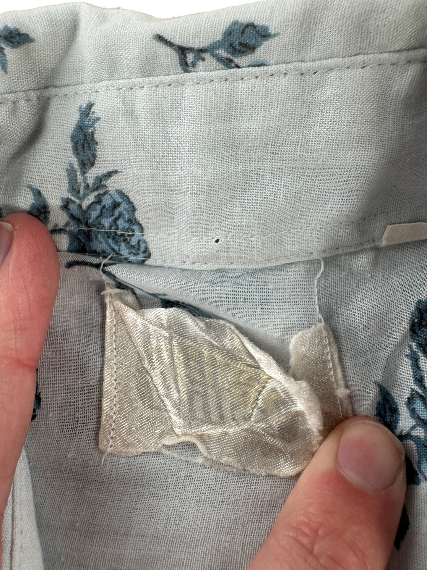 Worn Label on Vintage Miller Baby Blue Floral Pearl Snap Shirt SZ S