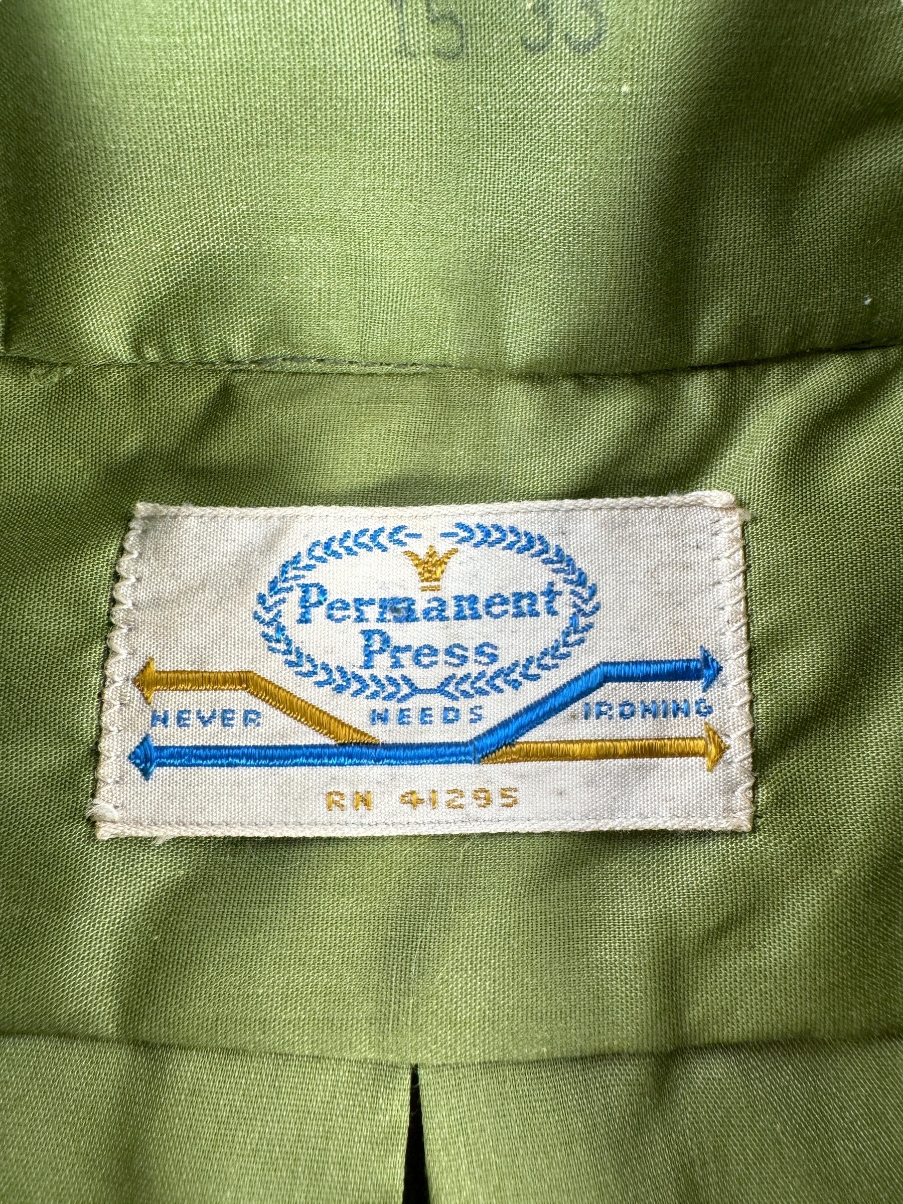 Tag on Vintage Green Button Up Shirt SZ M