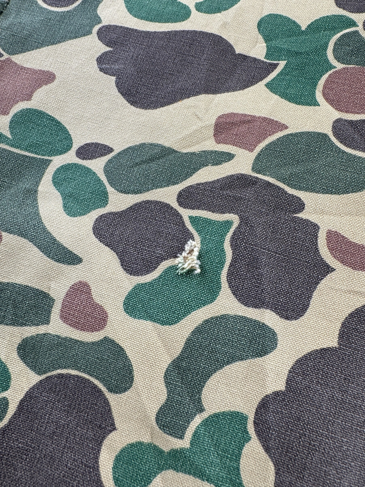 Hole on back of Vintage Duck Camo Reversible Hunting Jacket SZ L