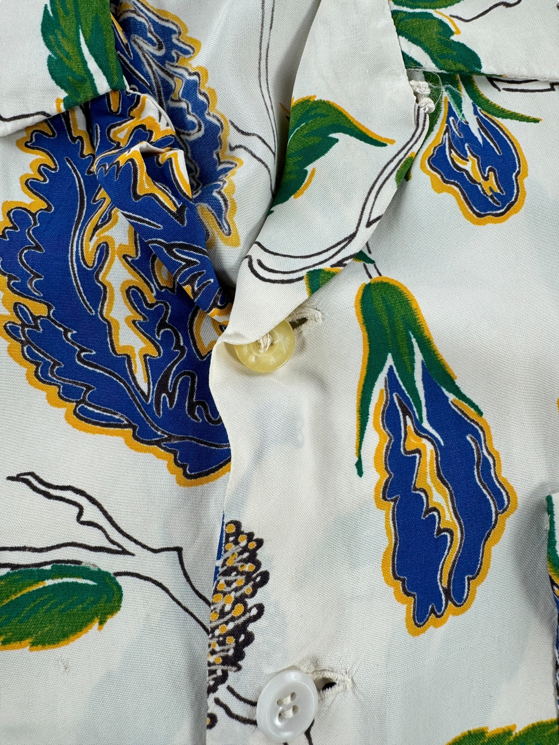 Mismatched Buttons on Vintage Long Sleeve Rayon Aloha Shirt SZ L