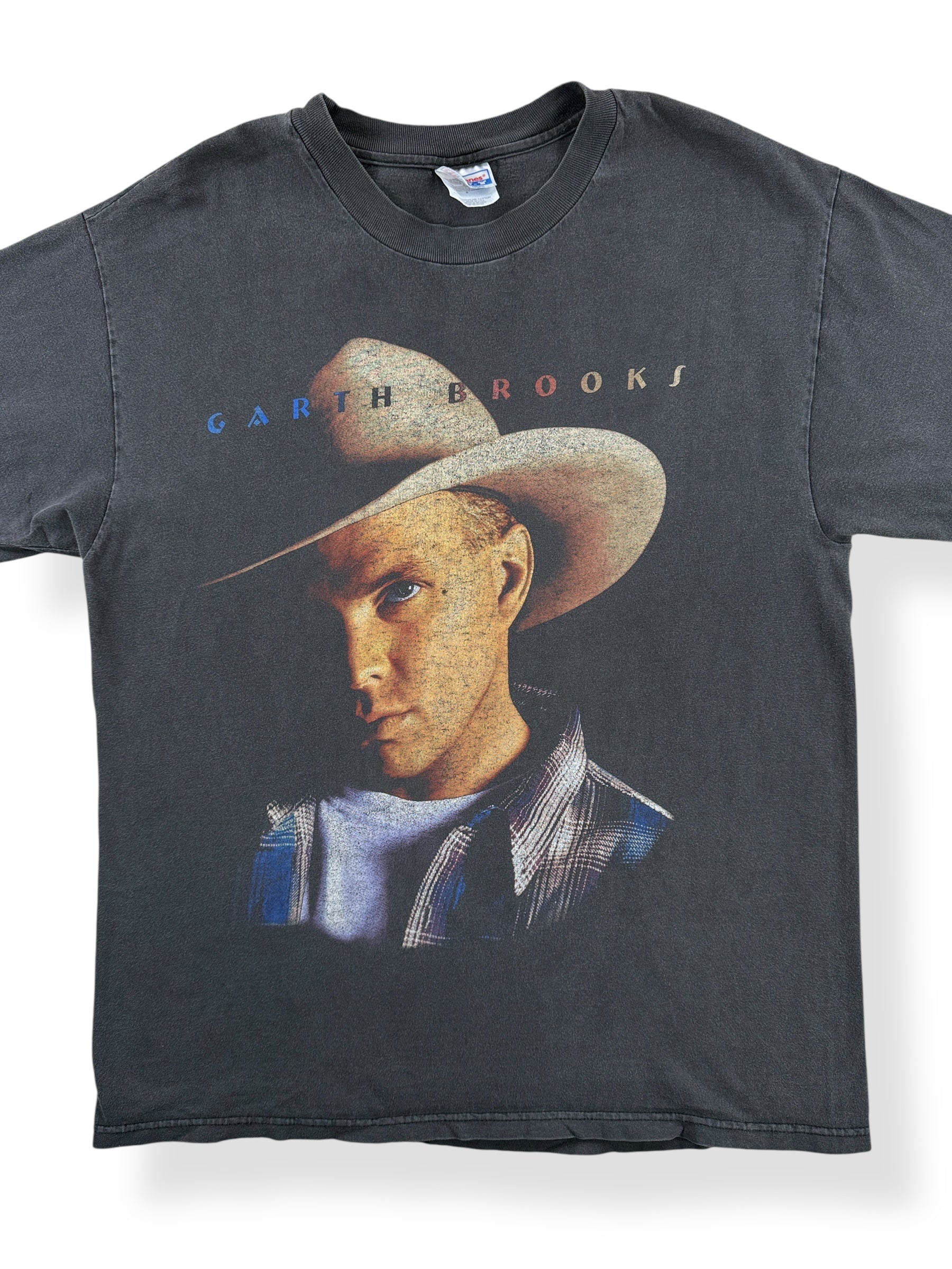 Front Close Up of Vintage Garth Brooks Tee SZ L