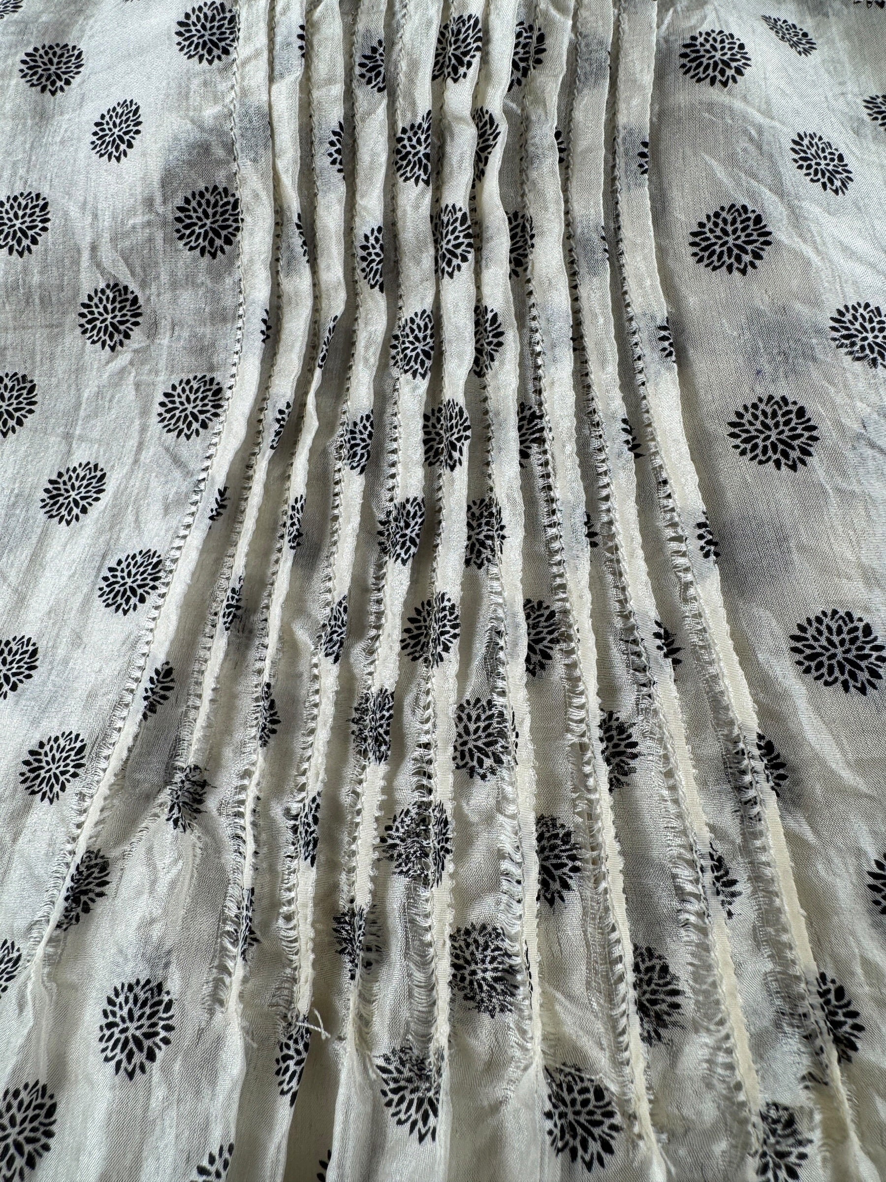 Seam stress on back pleats of Vintage 70s Silk Blouse SZ S
