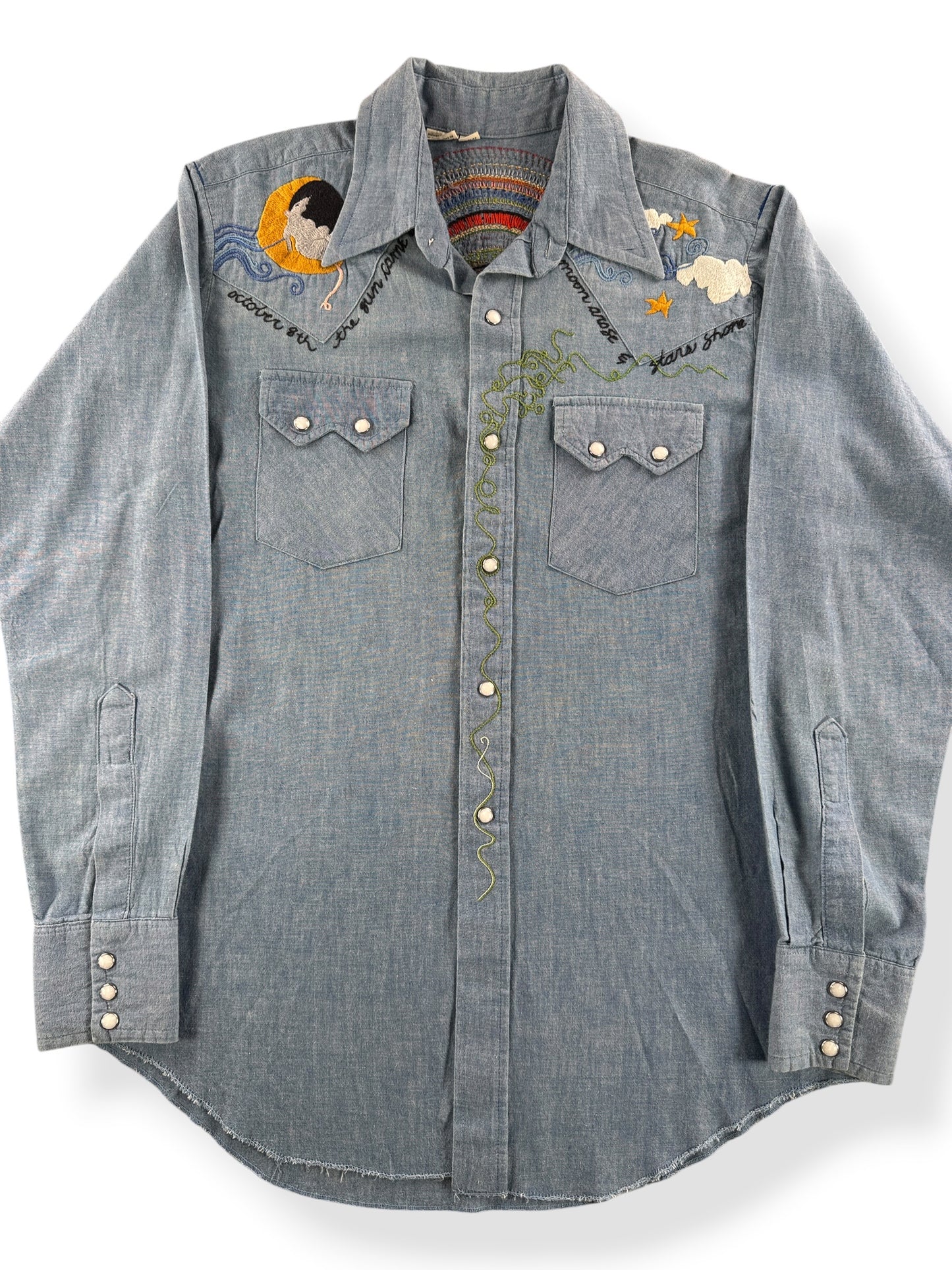 Front Close Up of Vintage Embroidered Chambray Pearlsnap SZ M