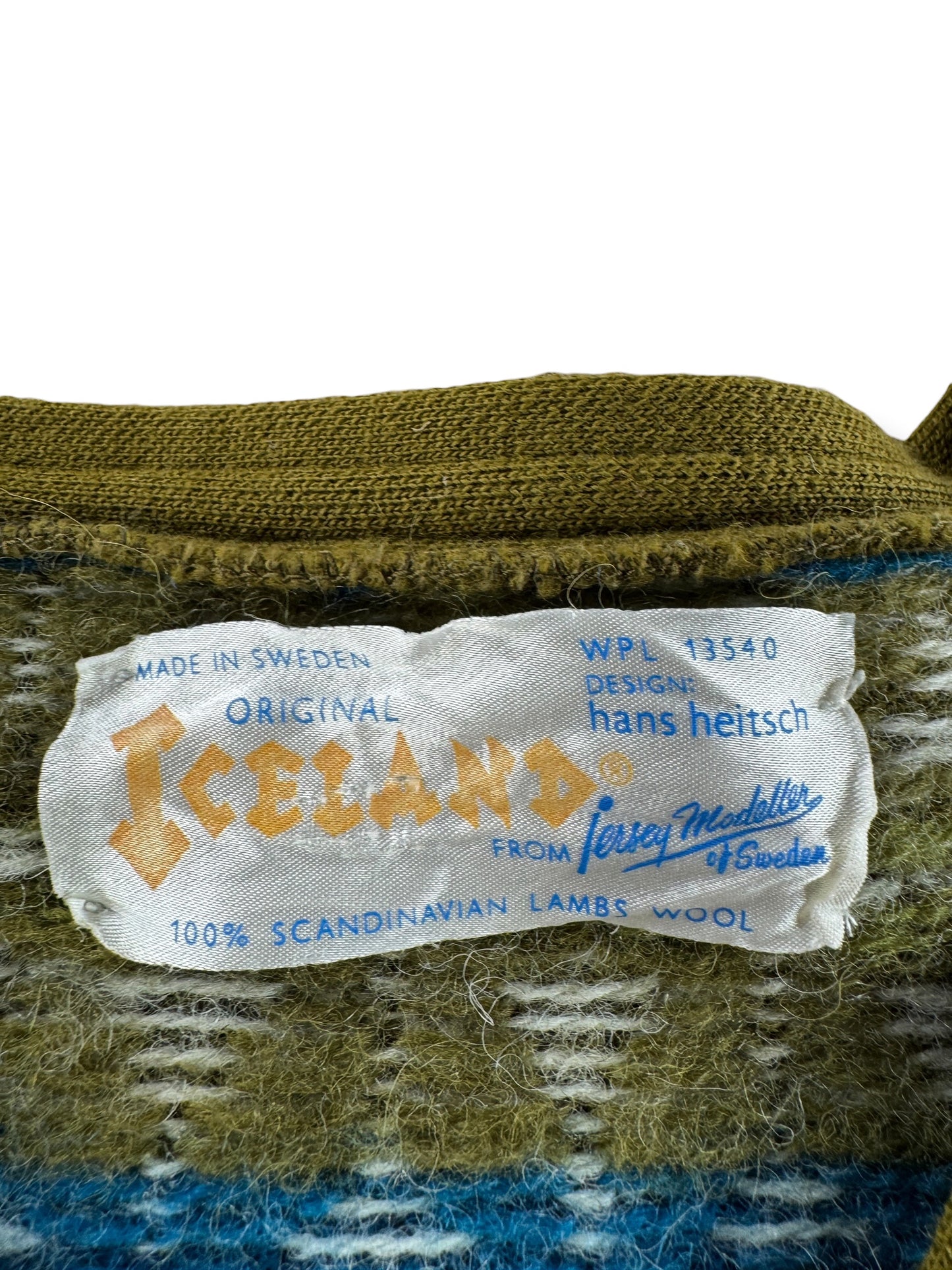 Label on Vintage Iceland Green & Blue Sweater SZ XS