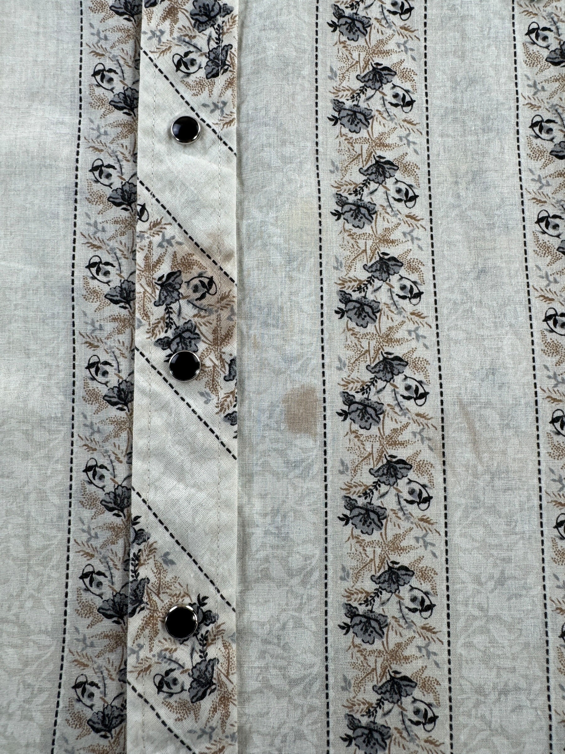 Stain on Vintage Wrangler Floral Pearl Snap Shirt SZ 16 1/2-33 (L)