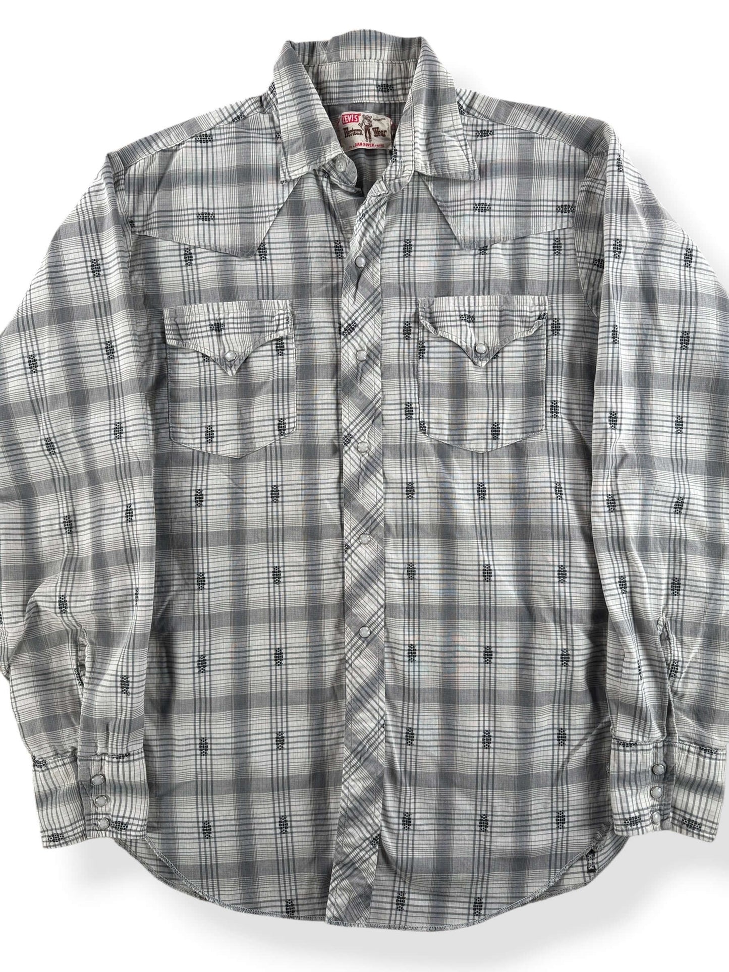 Front Close Up of Vintage Grey Levis Dan River Pearl Snap SZ M