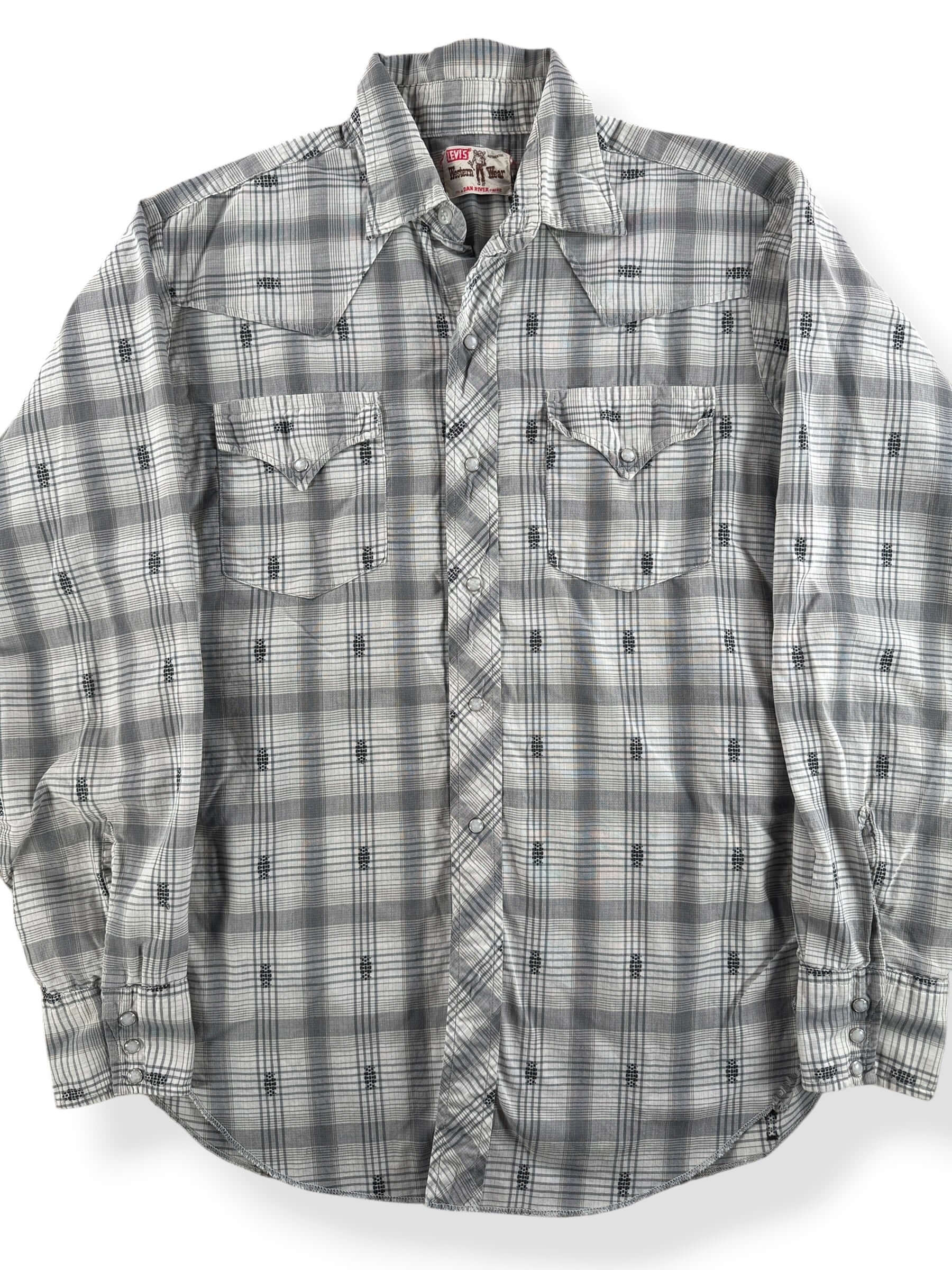 Front Close Up of Vintage Grey Levis Dan River Pearl Snap SZ M