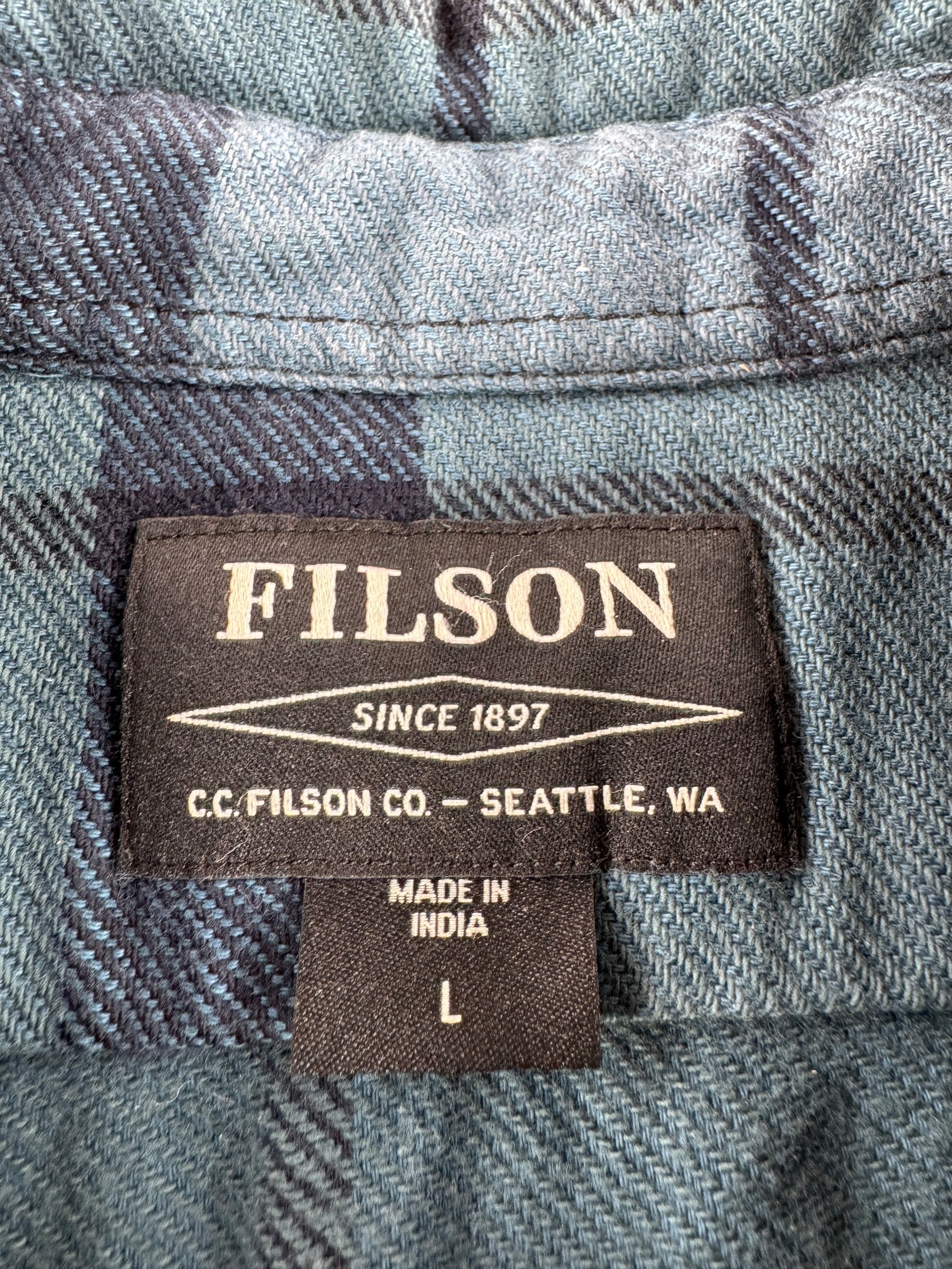 Label on Filson Blue Navy Vintage Flannel Work Shirt SZ L