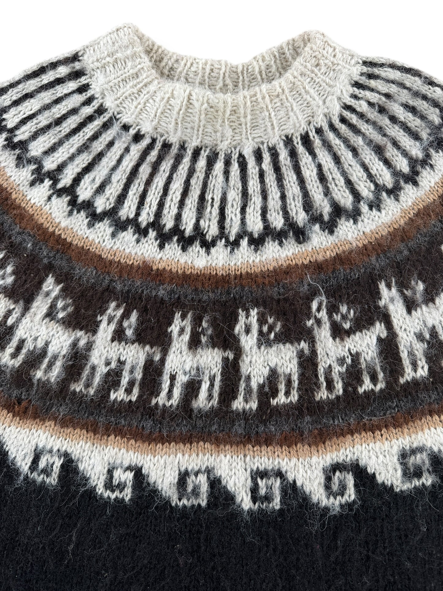 Front Close Up of Vintage Fair Isle Alpaca Wool Sweater SZ L