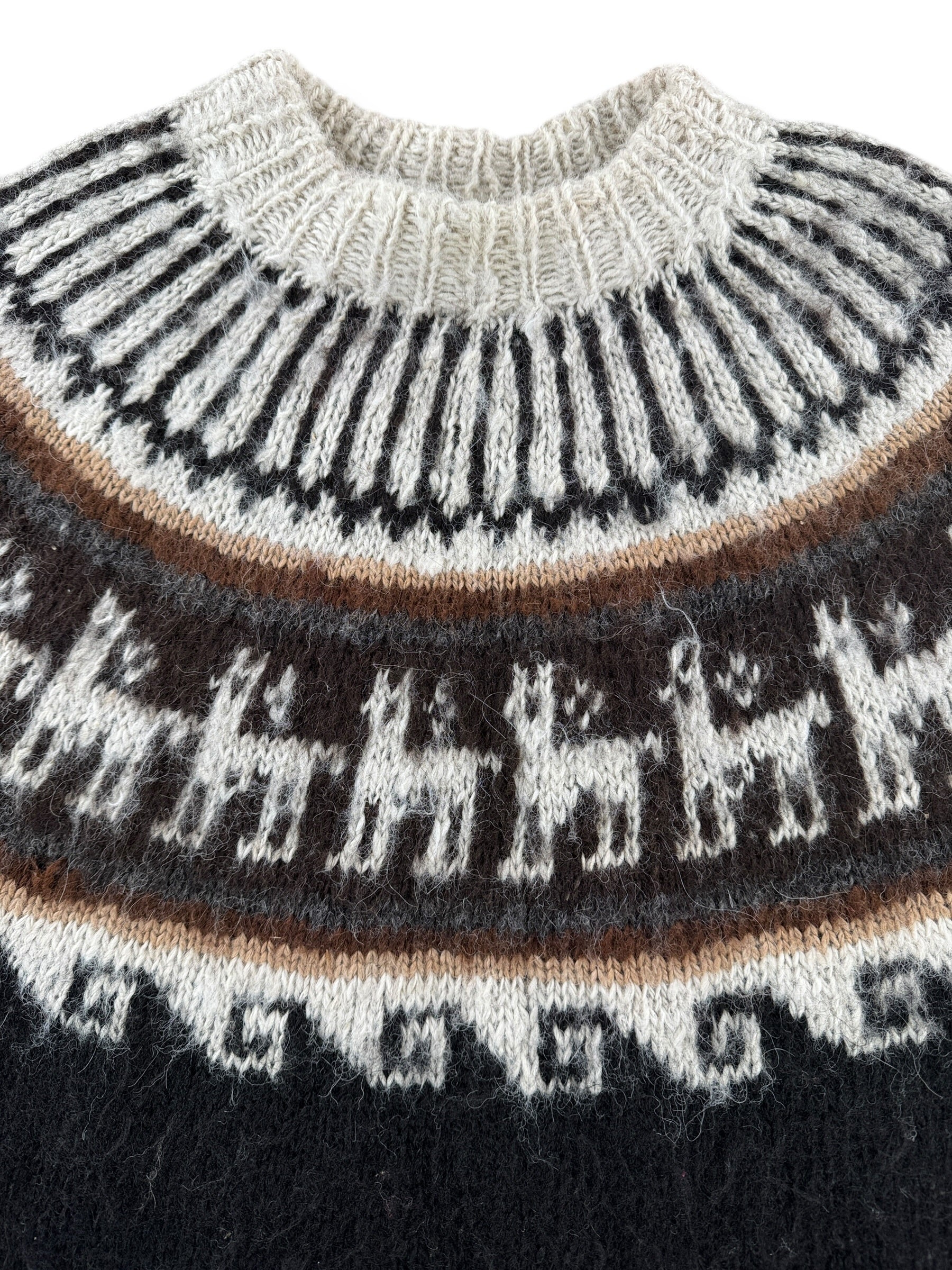 Front Close Up of Vintage Fair Isle Alpaca Wool Sweater SZ L