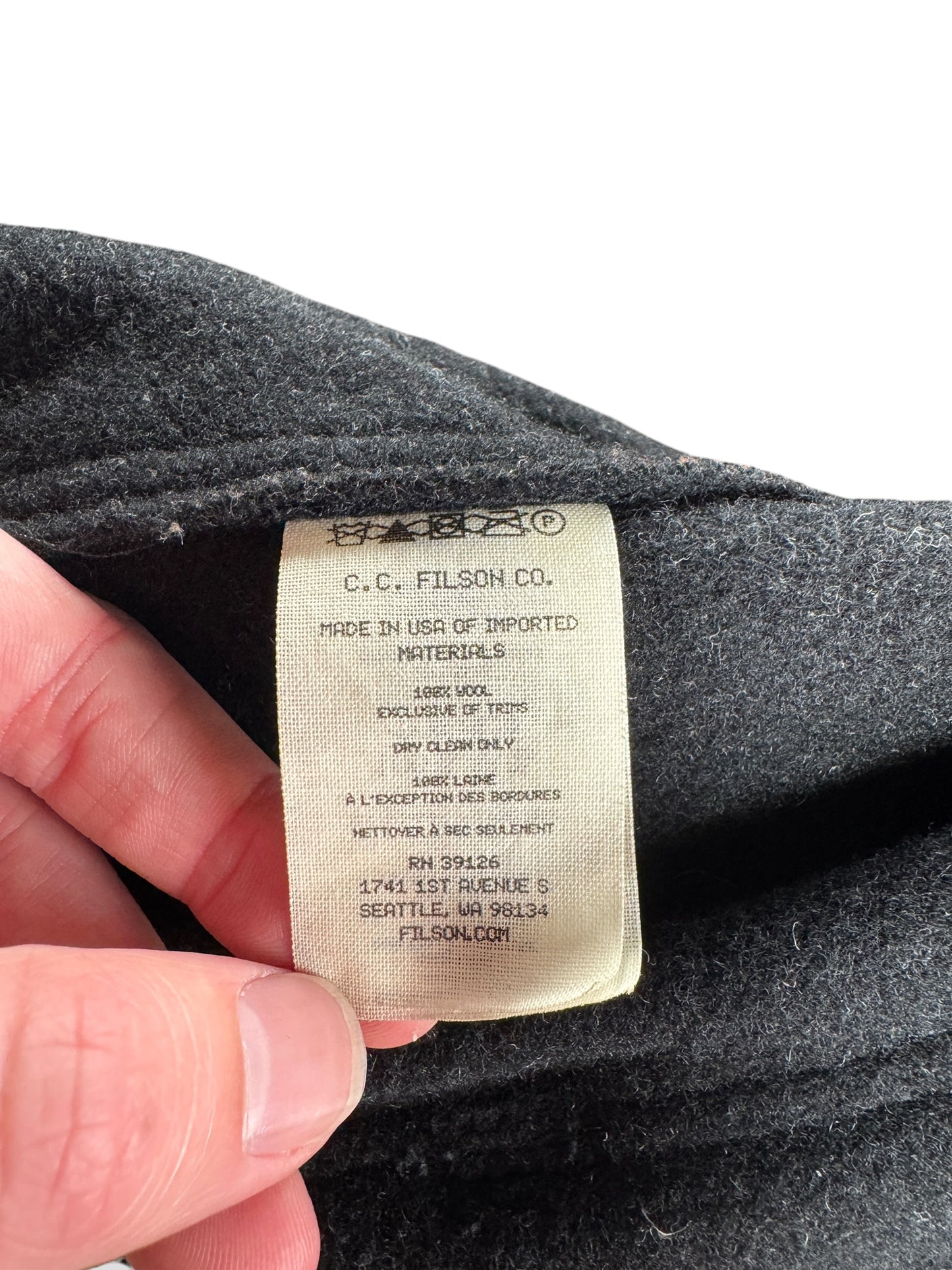 Label on Filson Charcoal Mackinaw Wool Cruiser SZ L