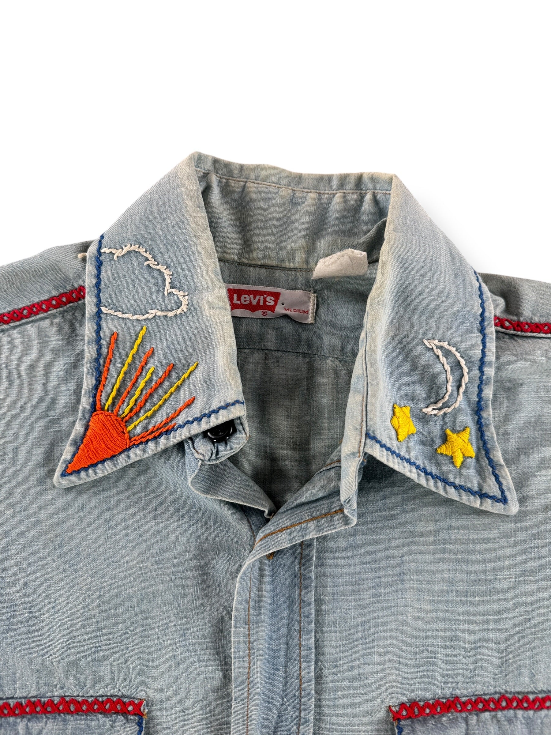 Collar on Vintage Levi's Embroidered Chambray SZ M
