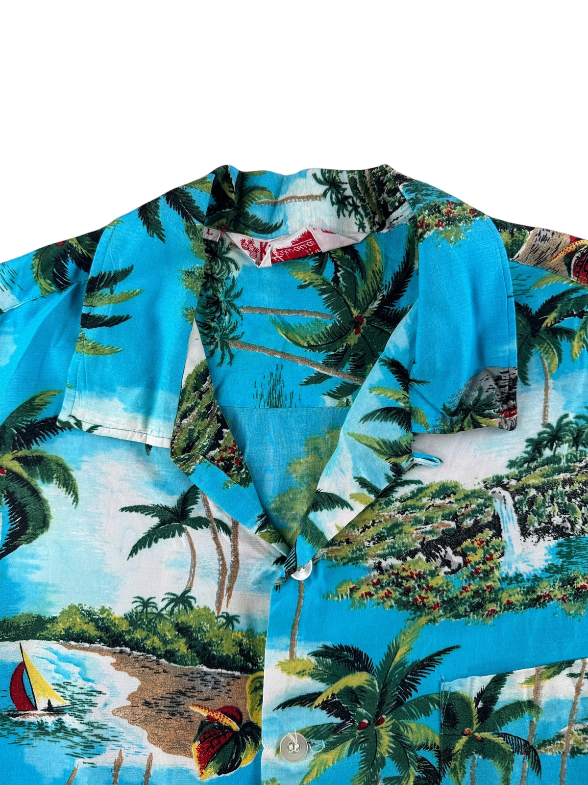 Collar on Vintage Kuonakakai Aloha Shirt SZ L
