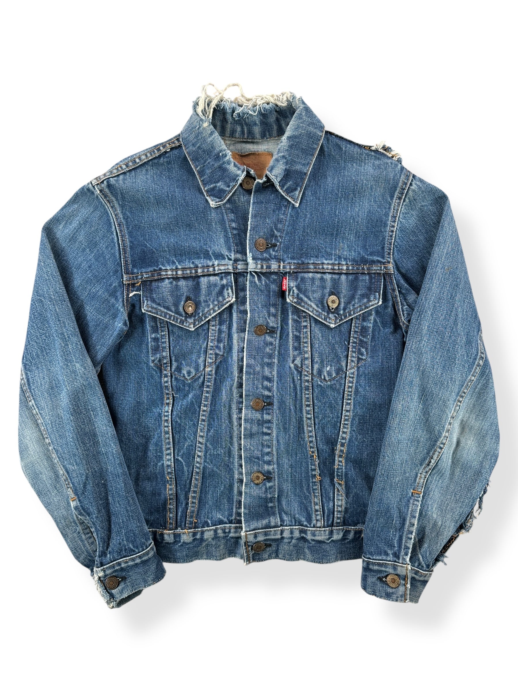 Front of Vintage Distressed Levis 2 Pocket Trucker Jacket SZ XS