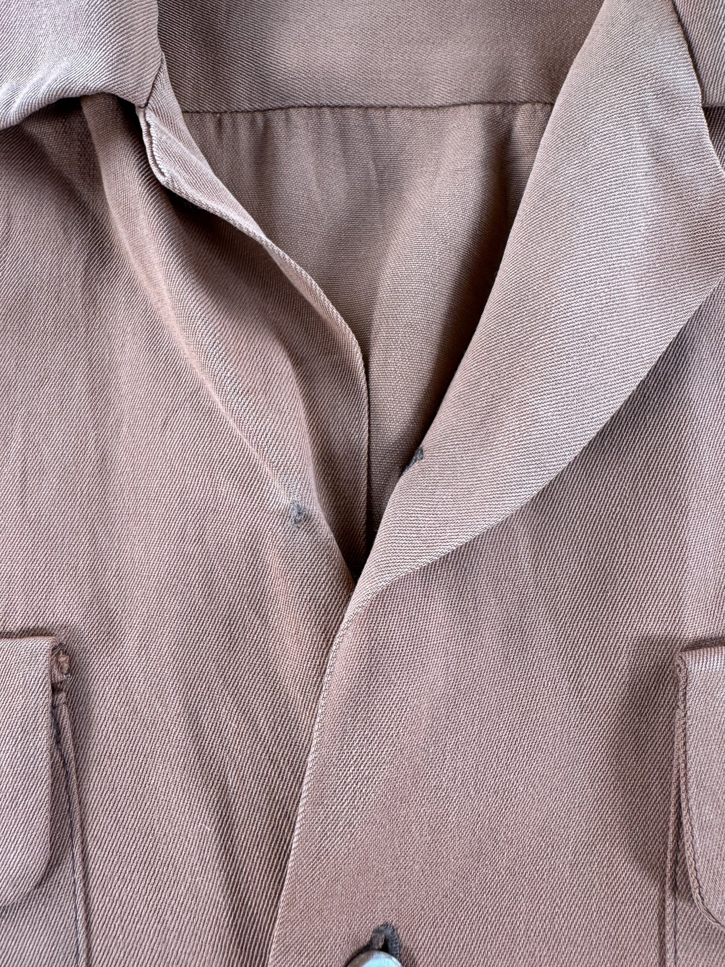 Missing Button on Vintage Doreme of Seattle Rayon Loop Collar Shirt SZ M