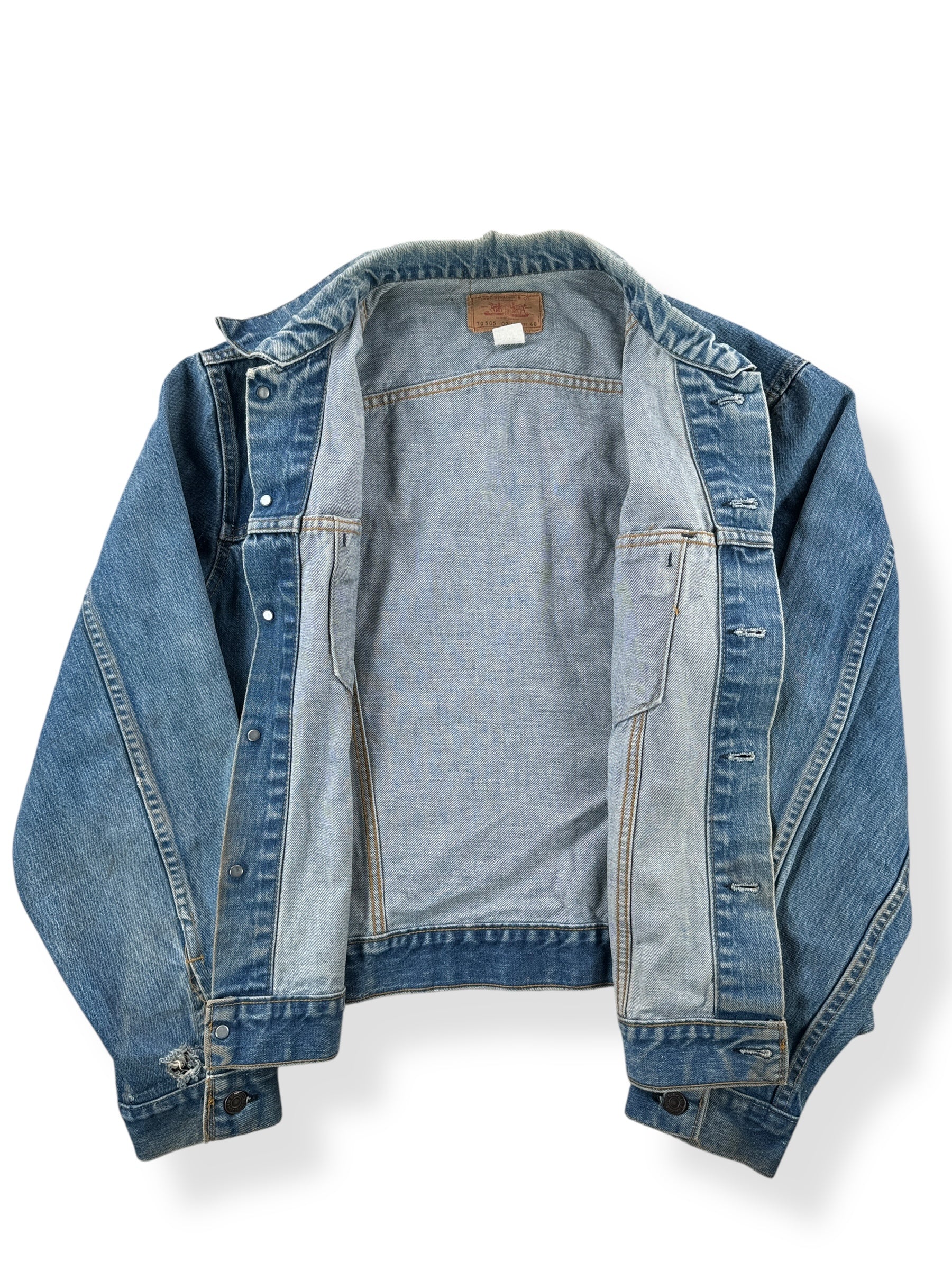 Inside of Vintage Levis 2 Pocket 70505 Jacket SZ 48