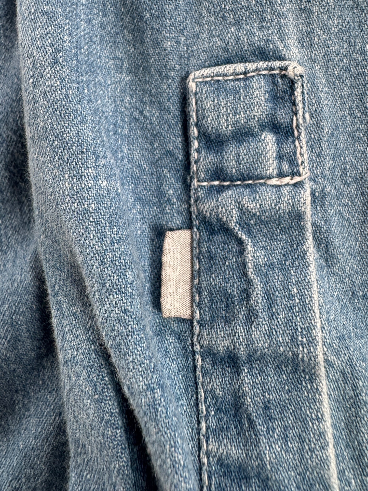 Close of up Levis tag on Vintage Levi's Silvertab Denim Button Up Shirt SZ L