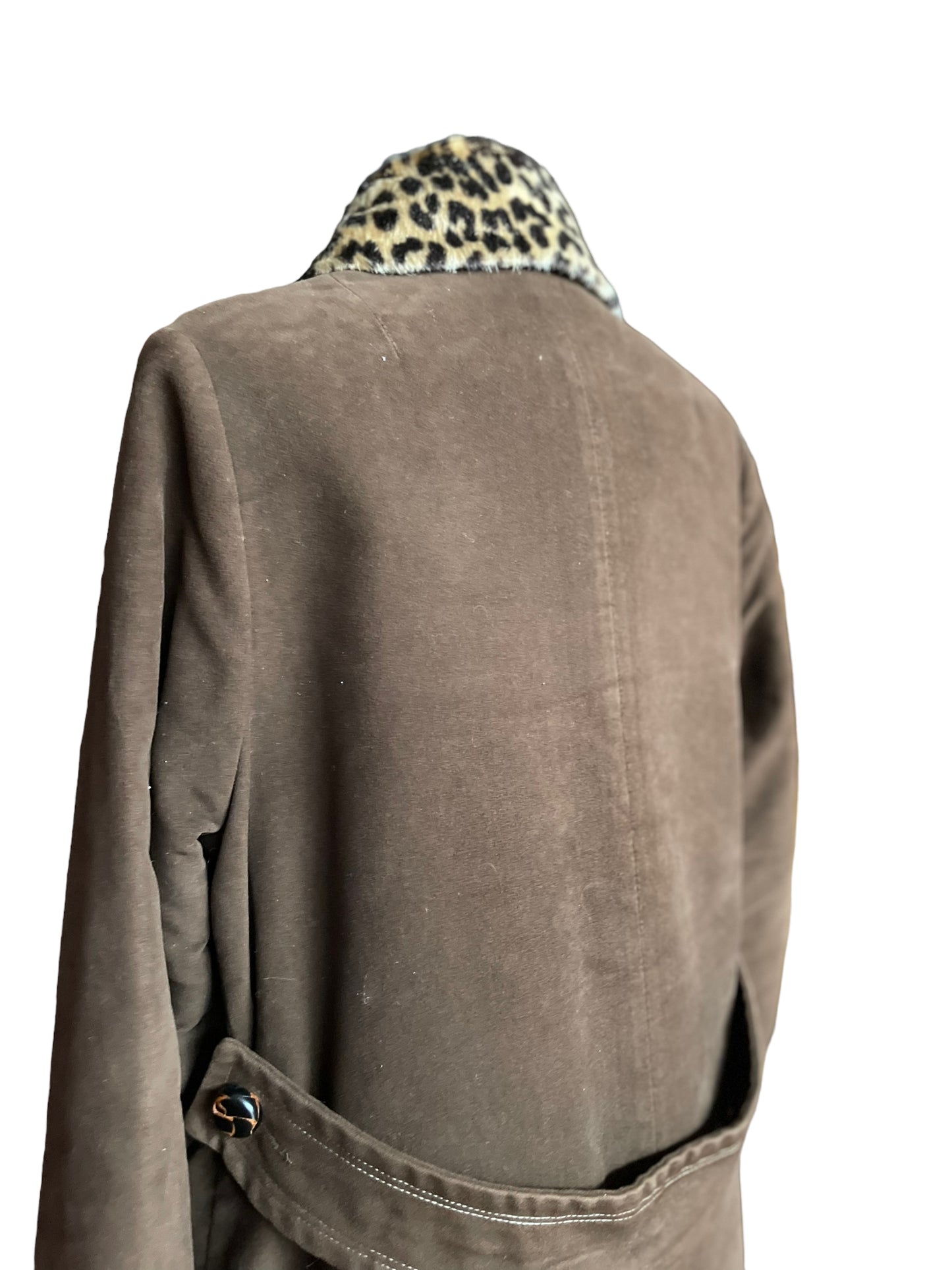 Back left shoulder view of Vintage 1960s Lanson Brown Coat with Leopard Fur Collar SZ M-L | Seattle True Vintage | Barn Owl Vintage Coats