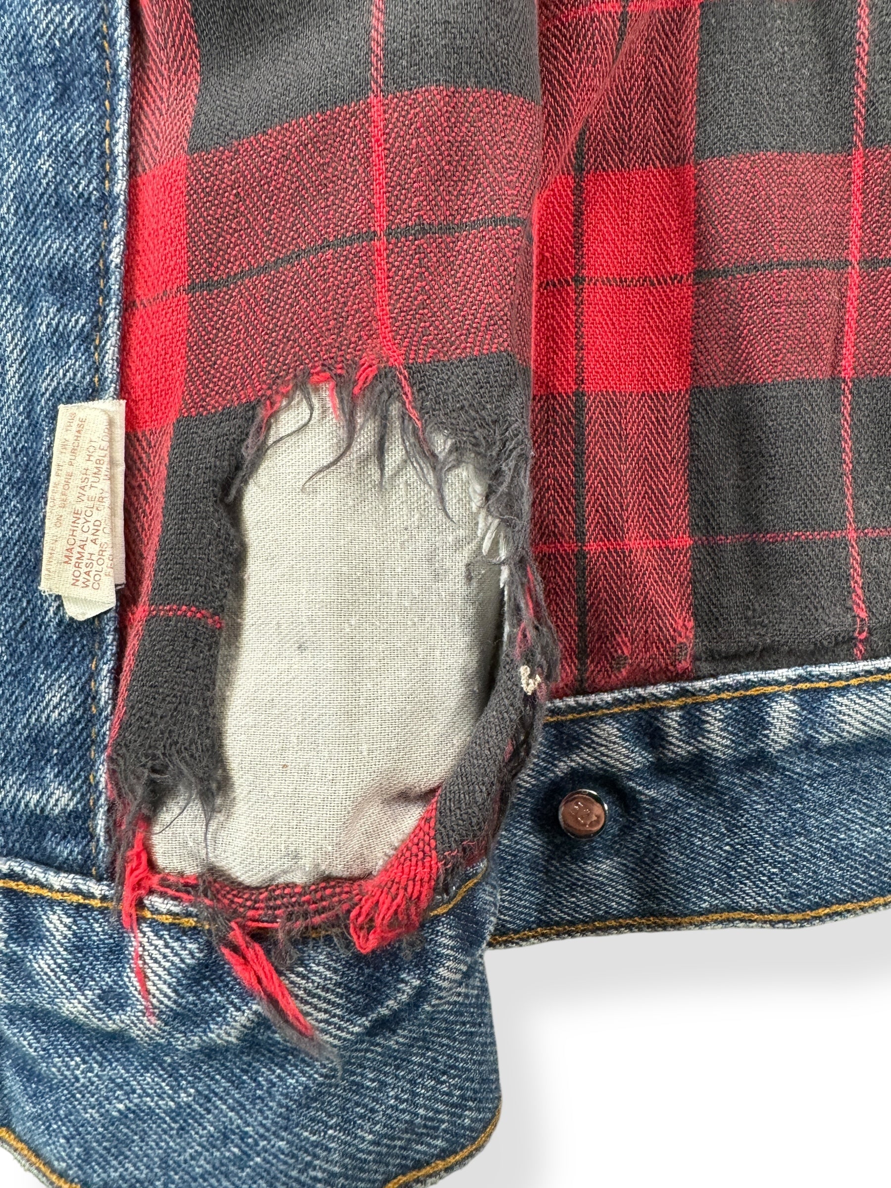 Damage to Liner on Vintage Levis 4 Pocket 57510 Trucker Jacket SZ L