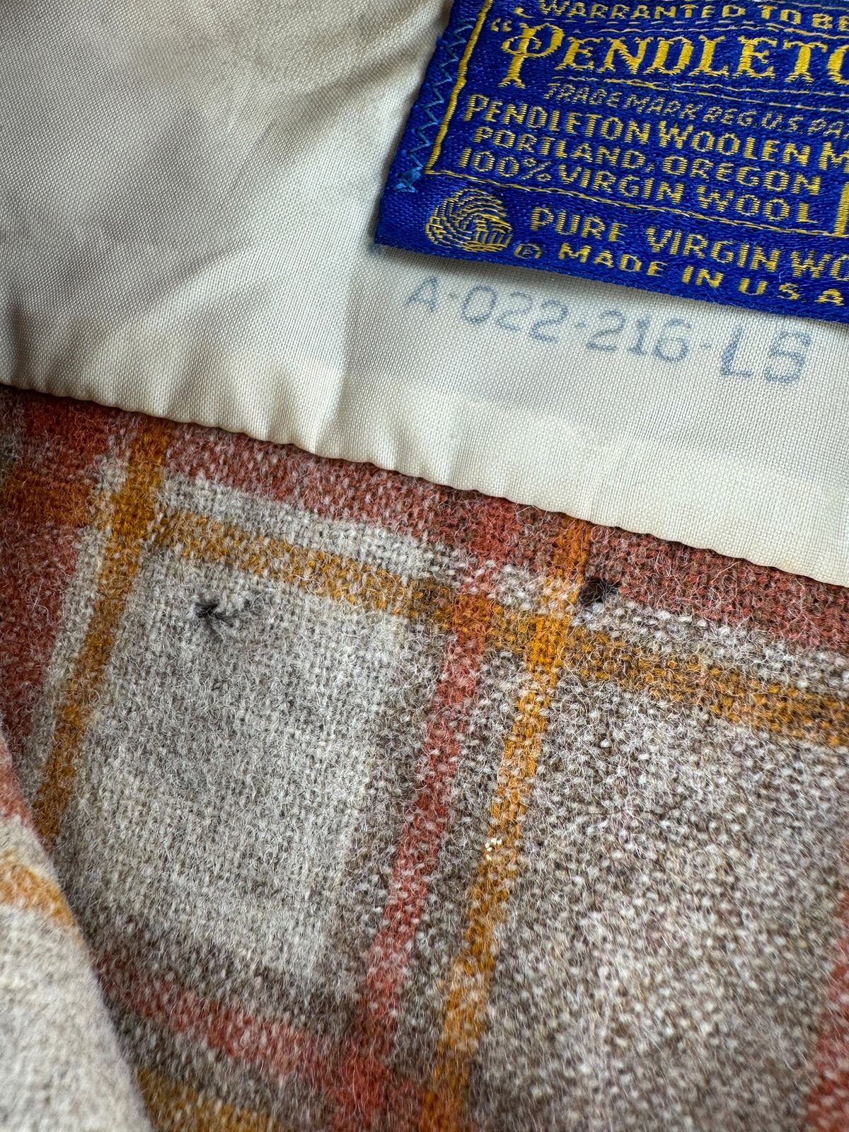 Holes on inner collar of Vintage Pendleton Orange & Beige Board Shirt SZ L - AS IS
